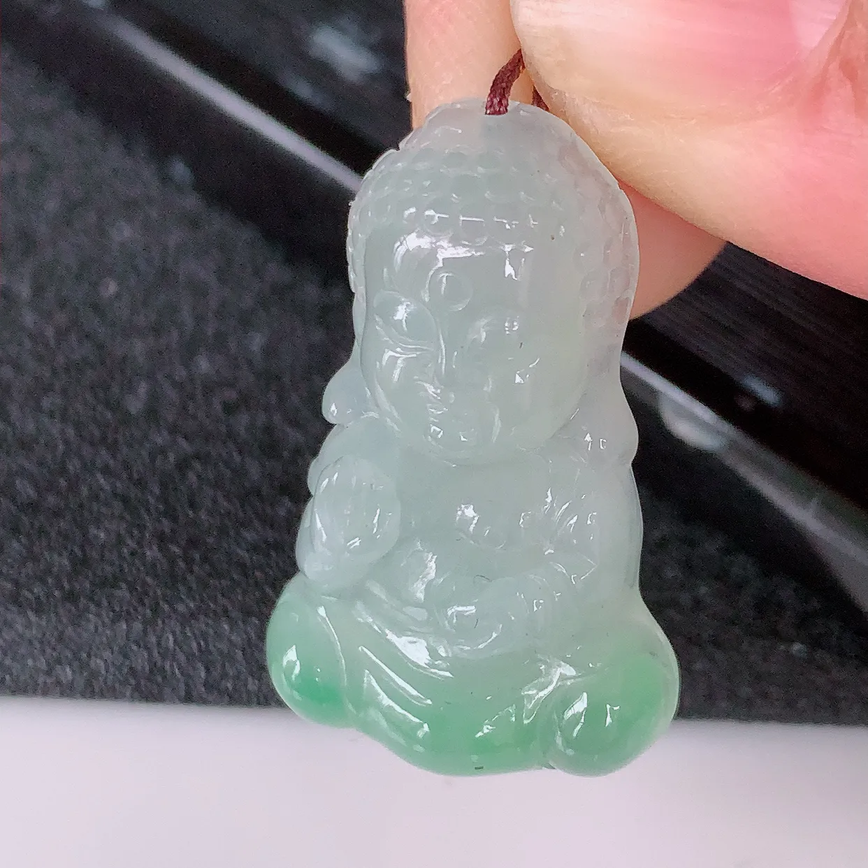 自然光实拍，冰种飘绿翡翠保平安宝宝佛吊坠，一生平安，玉质莹润，佩戴佳品，#57.24
