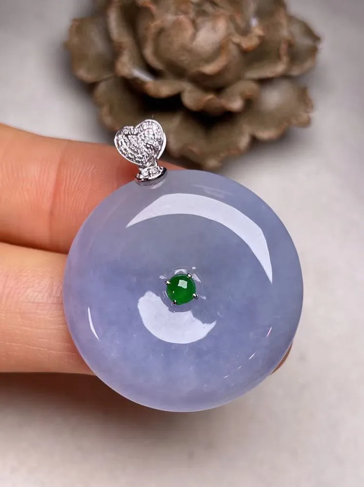 冰糯种淡紫平安扣吊坠、真金真钻镶嵌，种水好，玉质细腻 .裸石尺寸 33.7