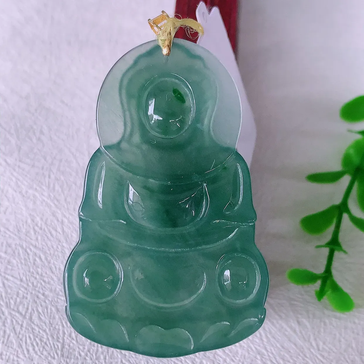 18K金镶嵌冰种满色翡翠观音菩萨吊坠，赐福翡翠观音，观音面相端庄，品相佳，佩戴气质！#35.24