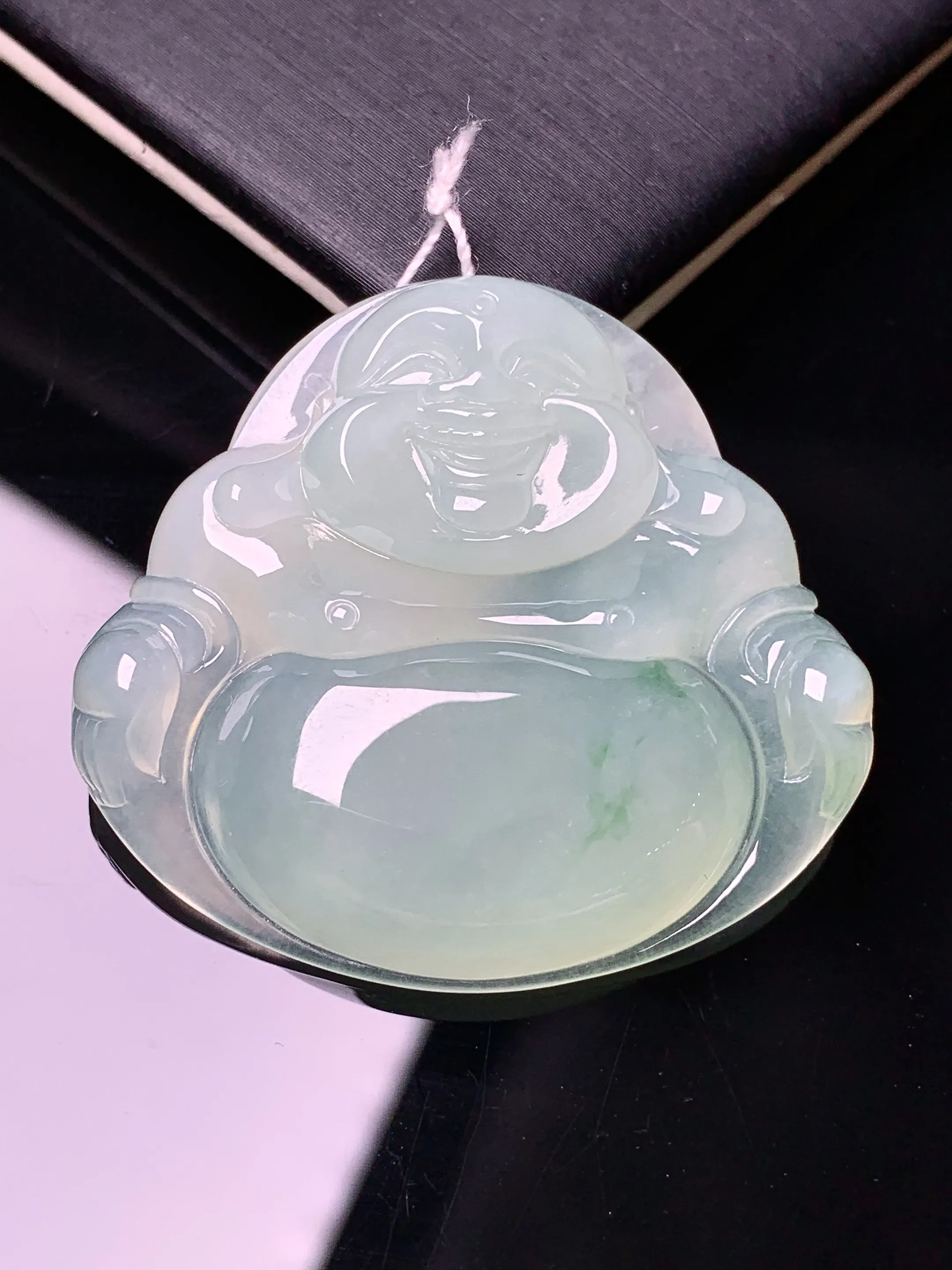 冰种飘绿佛公吊坠 玉质细腻 色泽清新艳丽 整体尺寸34.5*37.7*7