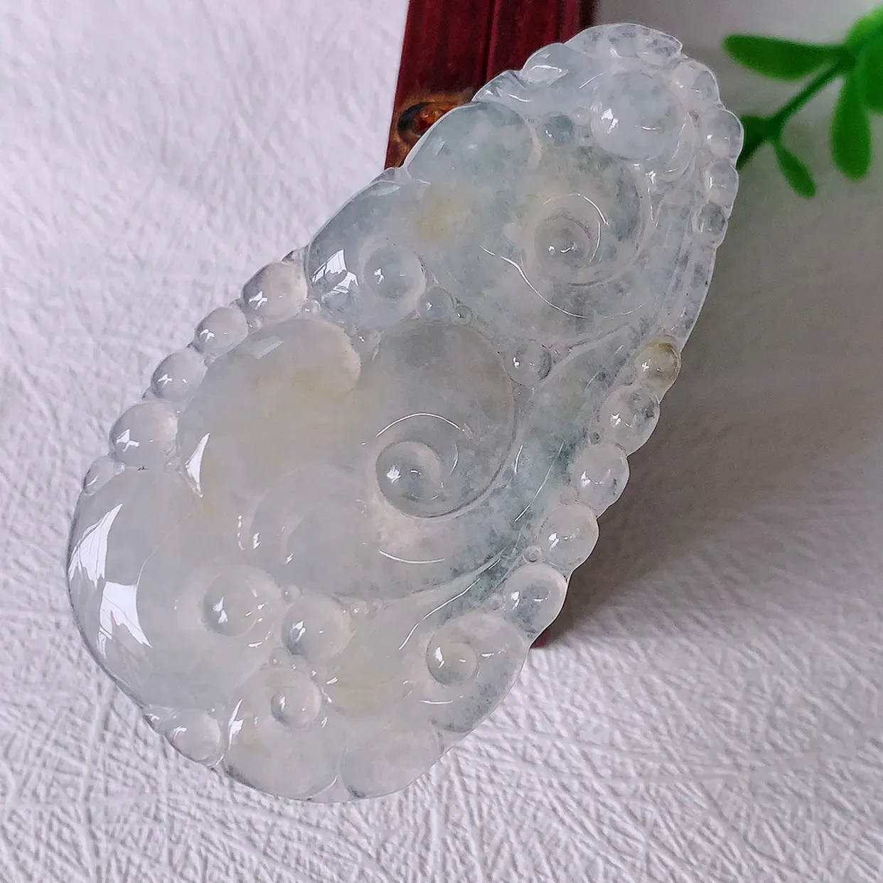 自然光实拍，冰种黄翡翡翠如意吊坠，上身效果非常美，饱满大气，工艺美，万事如意，如意一生，#46.24