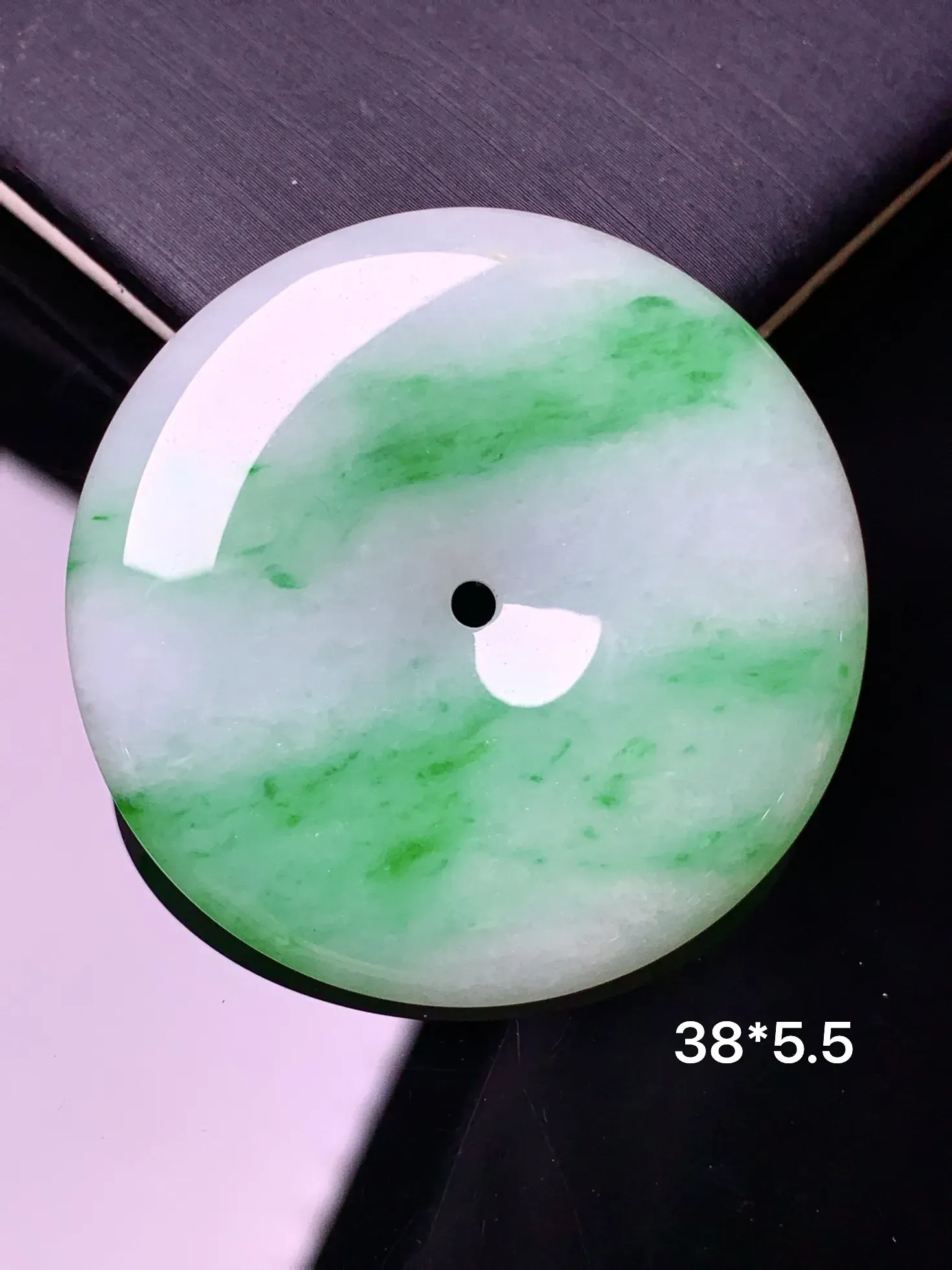 飘绿平安扣吊坠 玉质细腻 色泽清新艳丽 整体尺寸38*5.5