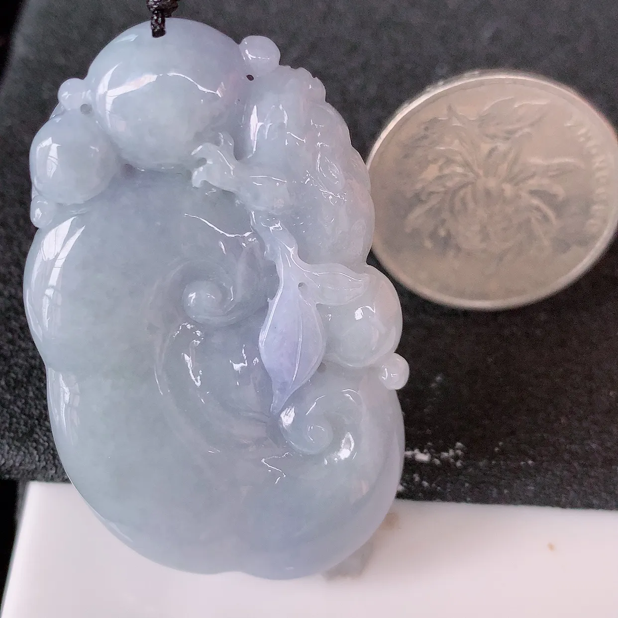 自然光实拍，冰润紫罗兰翡翠如意吊坠，翠色灵动，饱满，万事如意，如意一生，配戴精美！#41.247