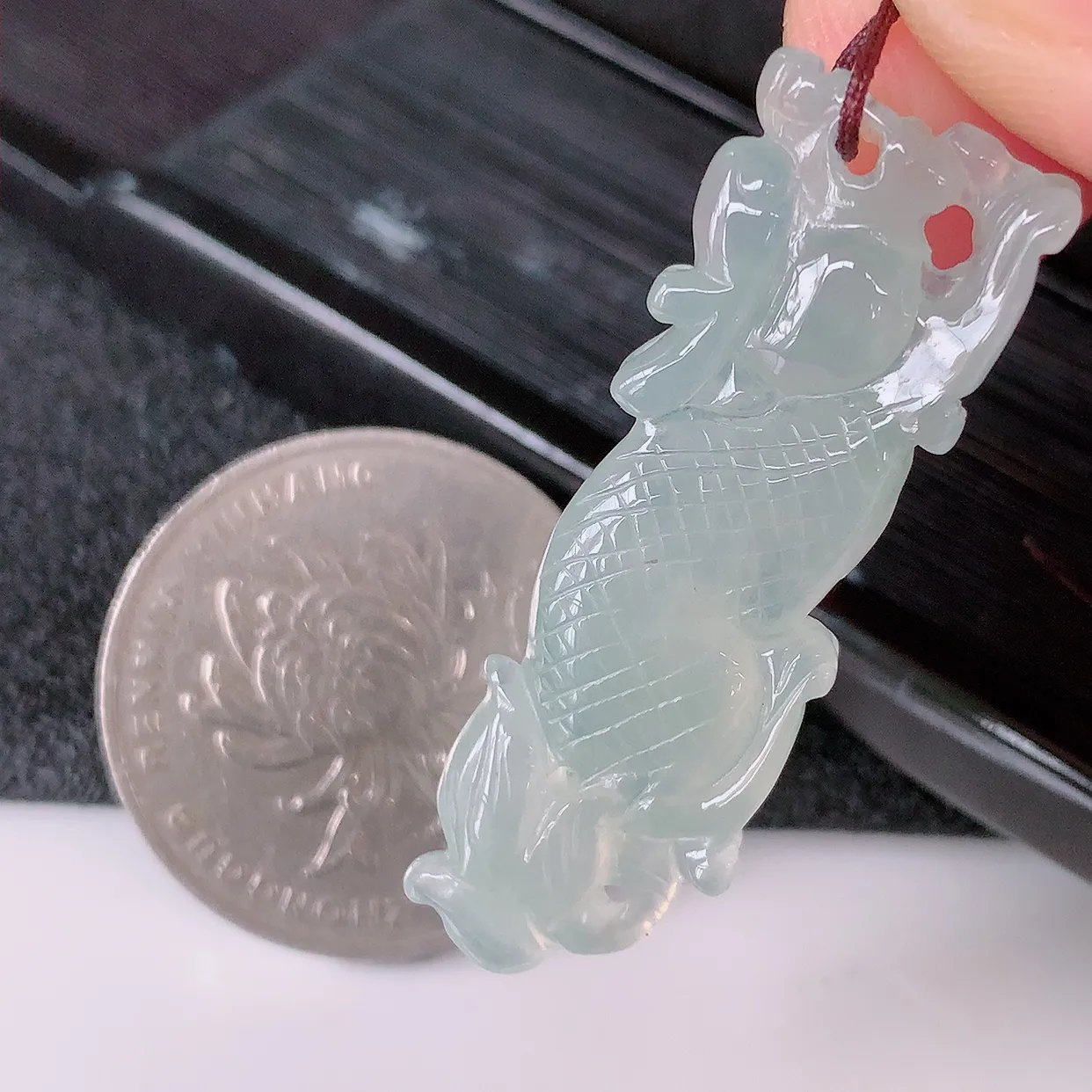 自然光实拍，冰种翡翠龙腾盛世、龙牌吊坠，种水好，雕工立体精致，佩戴霸气时尚！#57.24