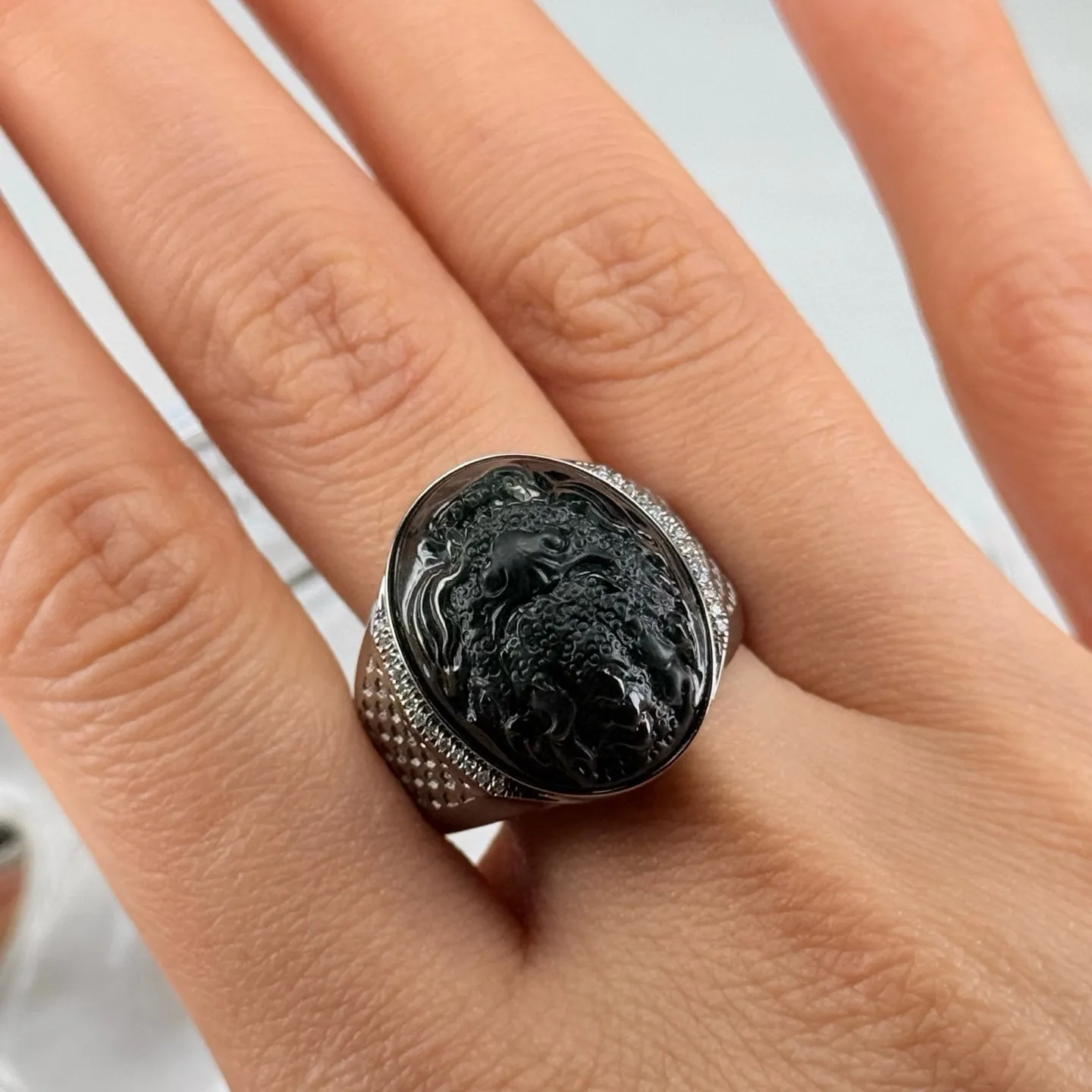 精品墨翠龙头戒面 种好色正 黑度极好 打灯通透 油性十足  尺寸20.3