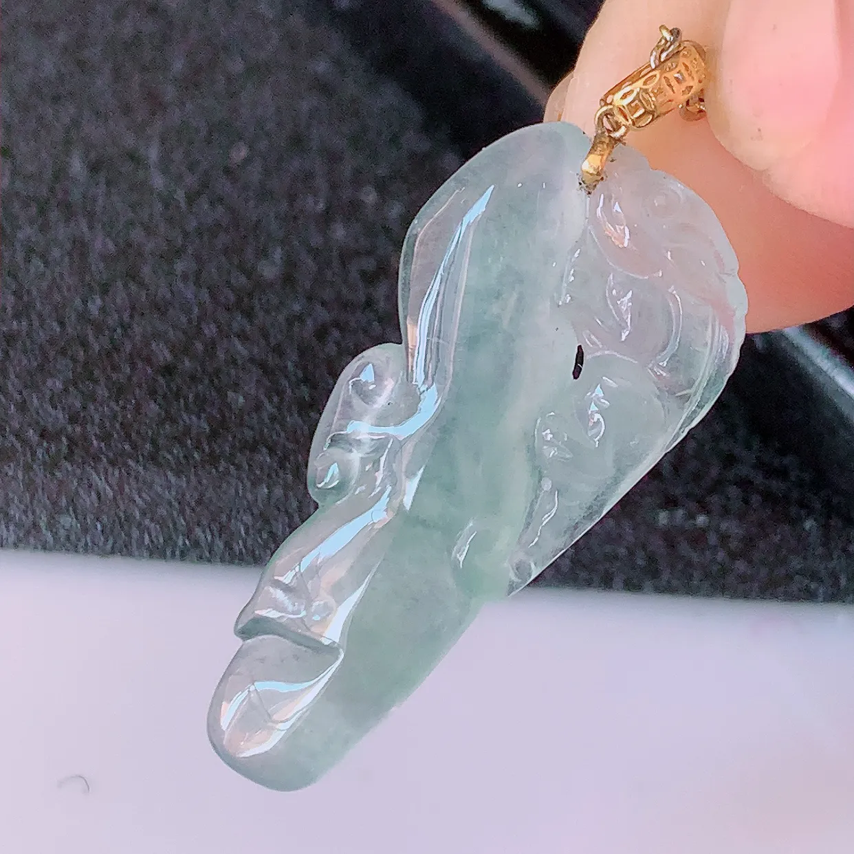 18K金镶嵌冰种翡翠招财蜥蜴吊坠，种老水足，雕工精湛 ，寓意美好，佩戴时尚出众！#1.26