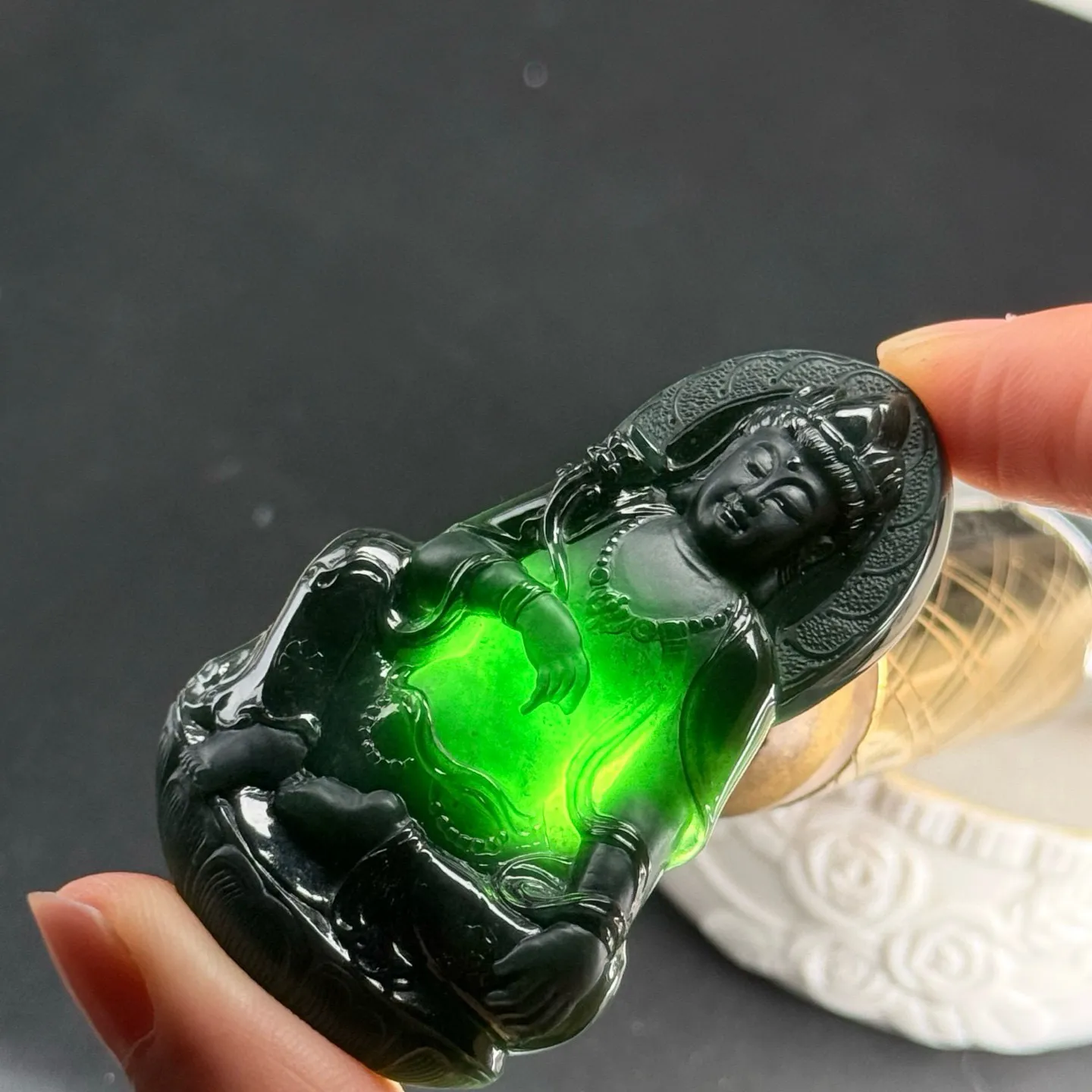 精品墨翠观音 种好色正 黑度足 打灯通透  尺寸60