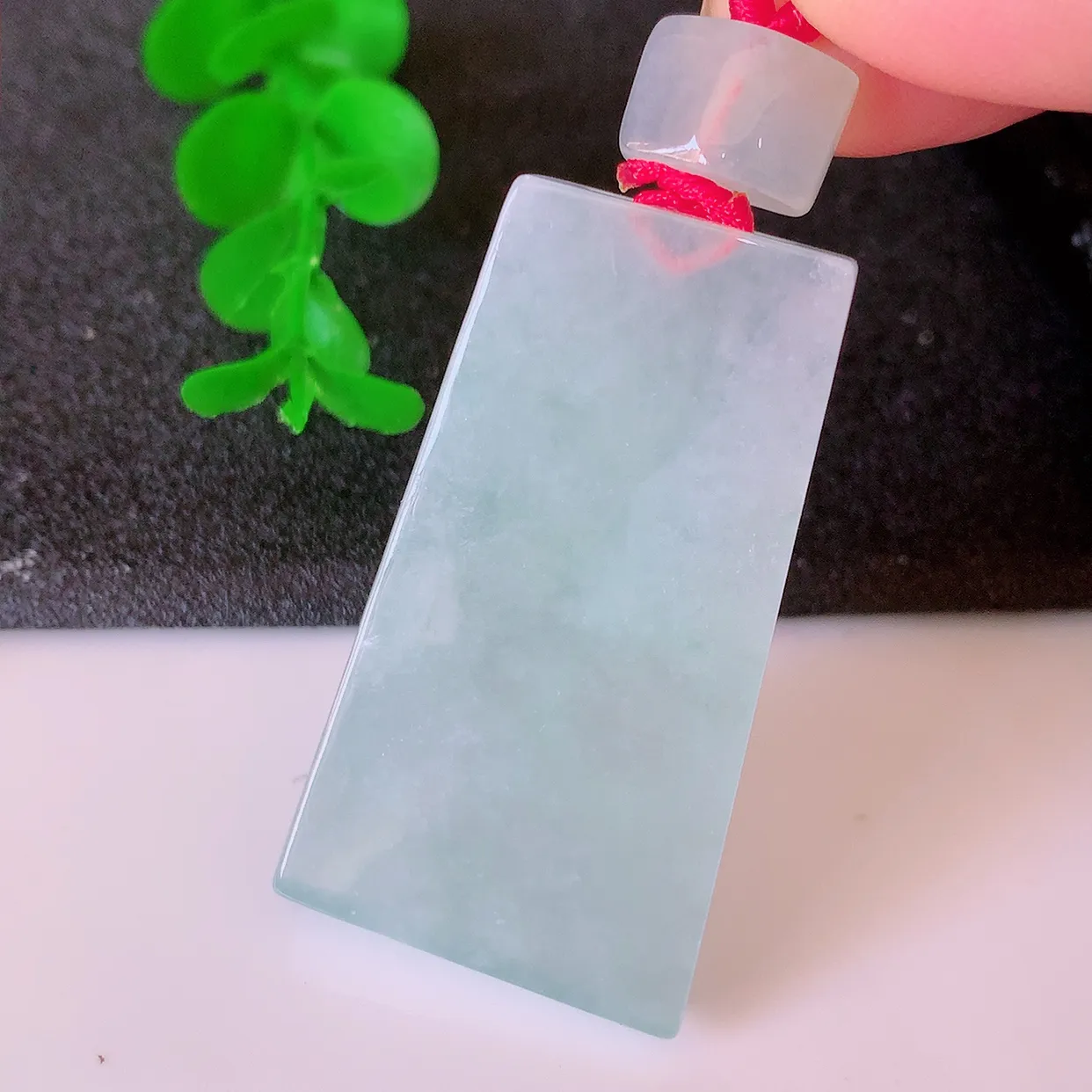 自然光实拍，冰润翡翠平安无事牌吊坠，平平安安，无事牌翠色灵动，佩戴平安时尚！#02.26