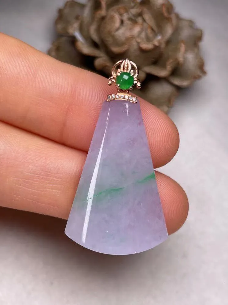 冰糯种紫罗兰无事牌吊坠、真金真钻镶嵌，种水好，玉质细腻 .裸石尺寸 28.5*19.5