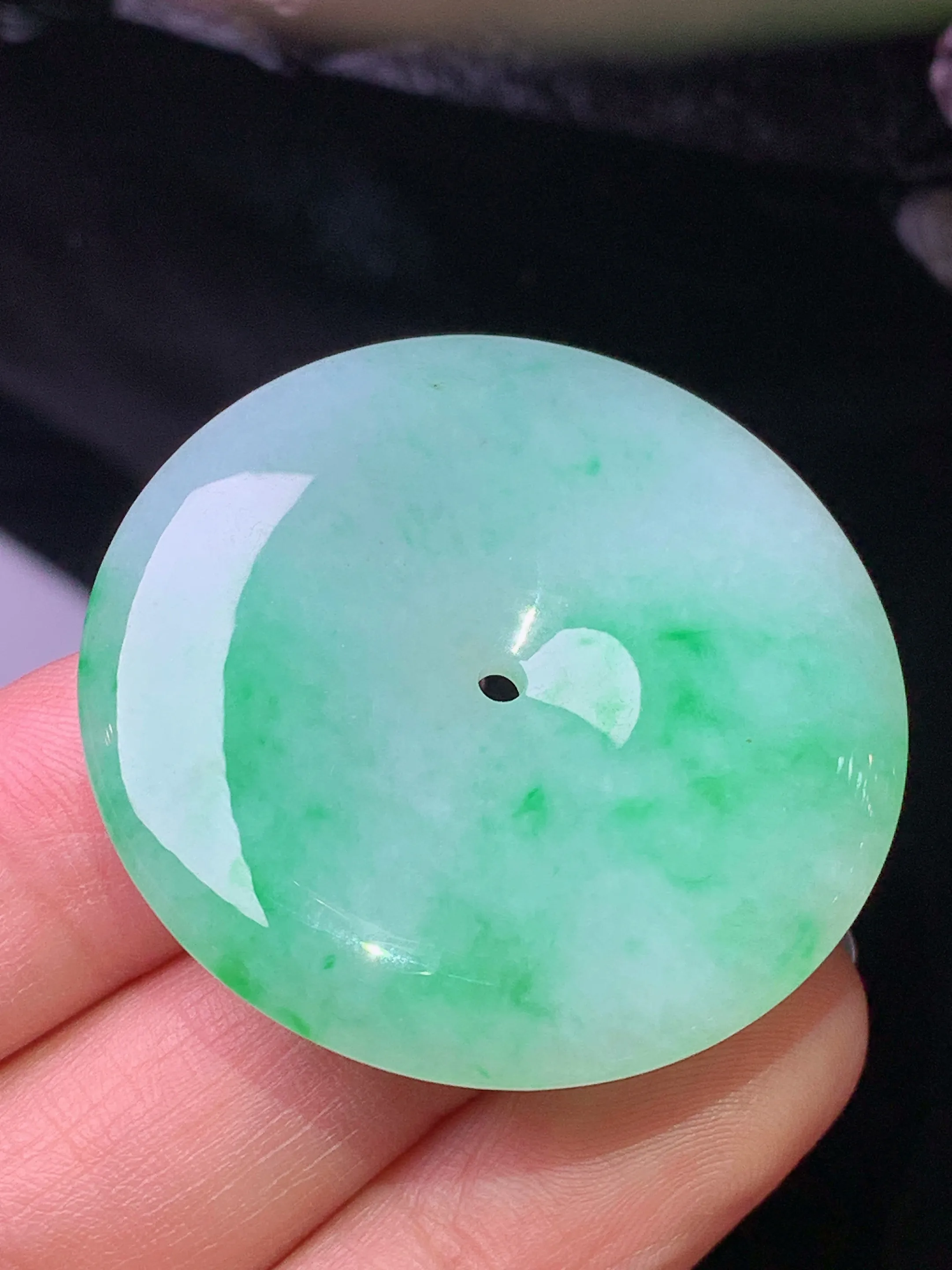 翠绿平安扣吊坠 玉质细腻 色泽清新艳丽 整体尺寸38*6