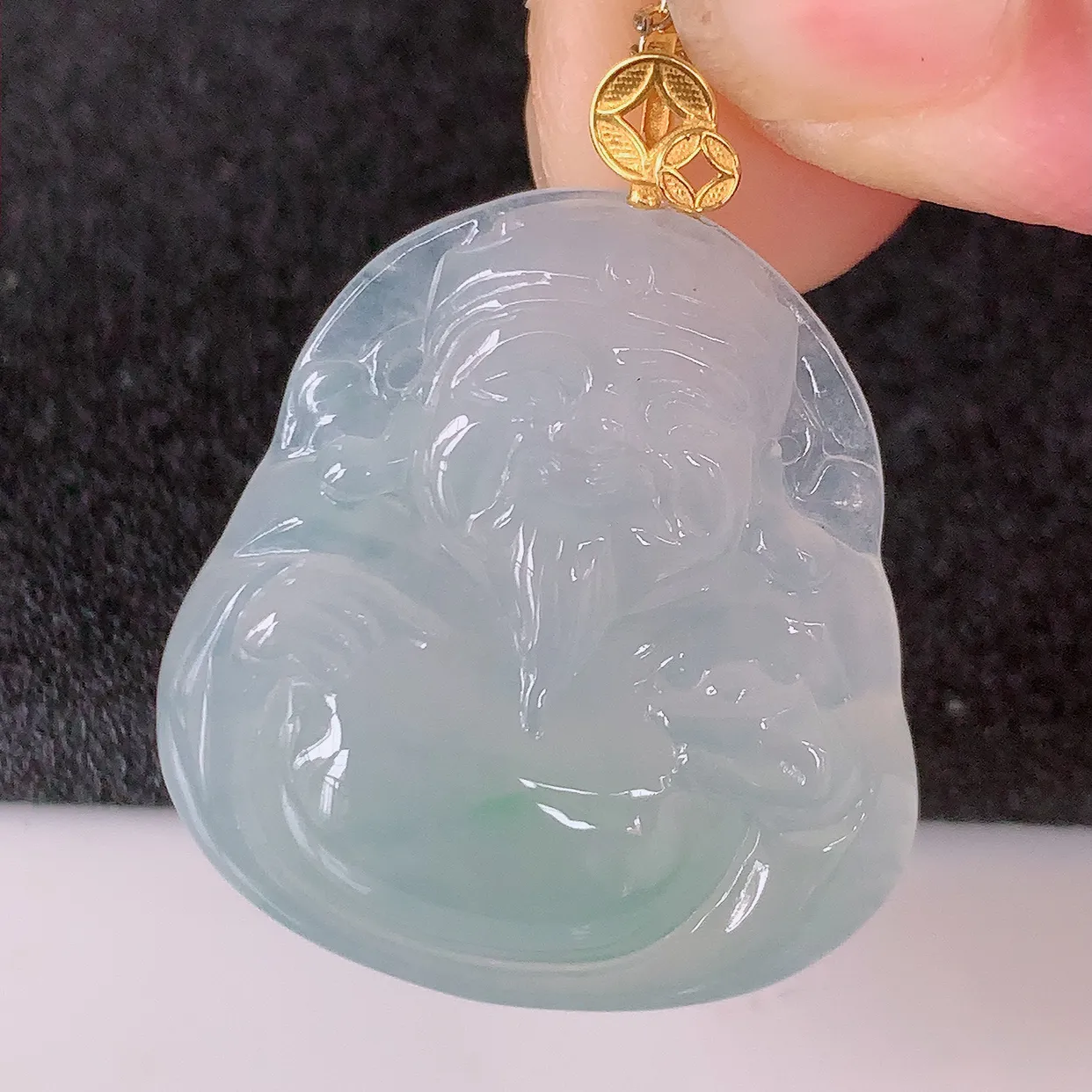 自然光实拍，18K金镶嵌冰种飘花翡翠招财财神爷吊坠，财神到你家里来，年年月月发大财，形态极为讨喜，佩戴效果招财迷人#41.24整体32.5*裸石27*25*6