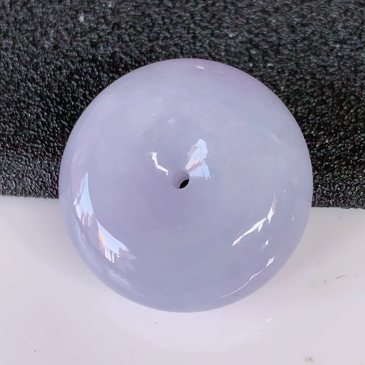 自然光实拍，冰润紫罗兰翡翠饱满平安扣吊坠，玉扣，平安是福；很美的料子，平安扣佩戴优雅迷人！#57.23