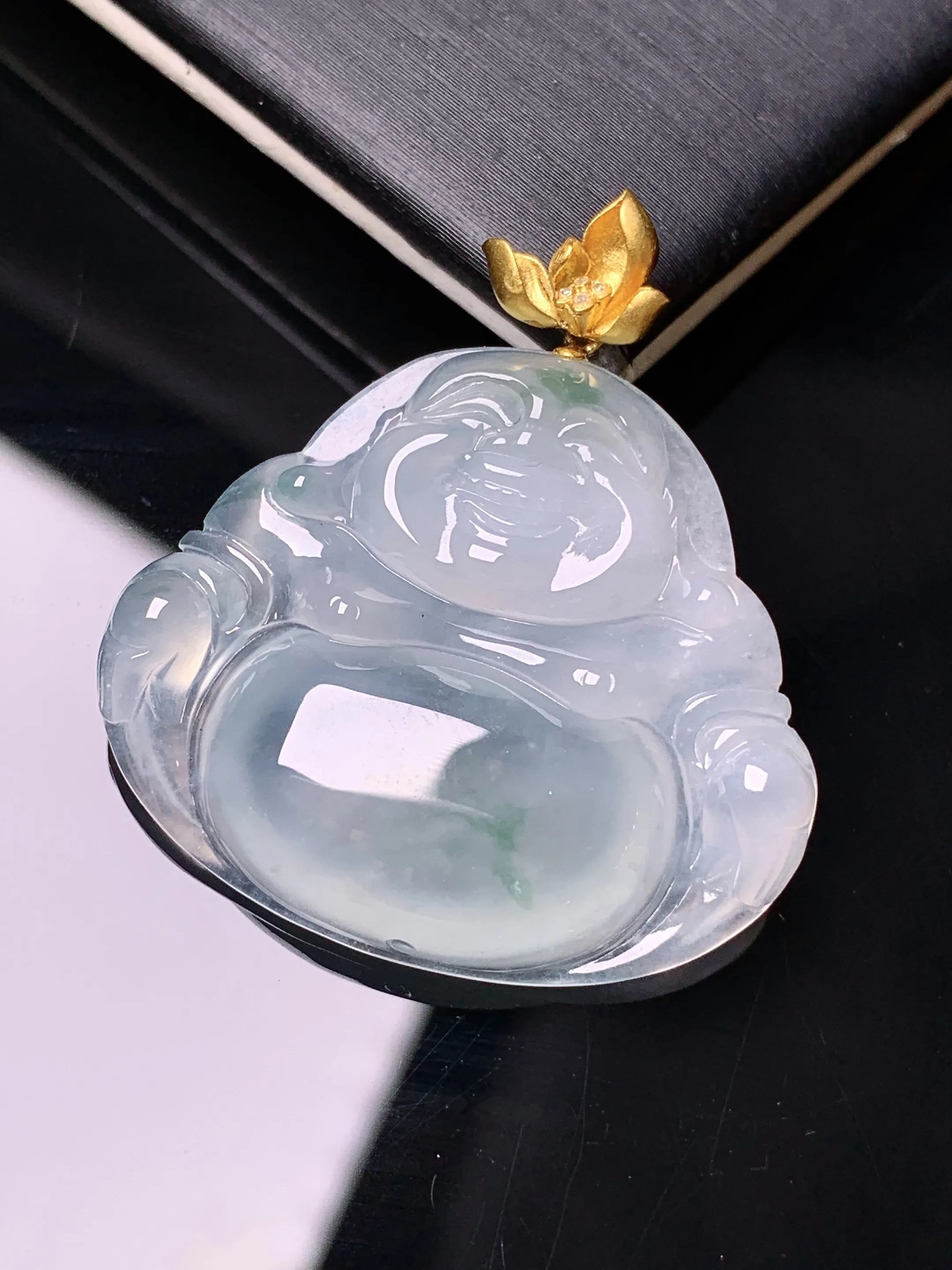 18k金镶嵌冰种佛公吊坠 玉质细腻 色泽清新艳丽 整体尺寸33.5*30.8*5.5