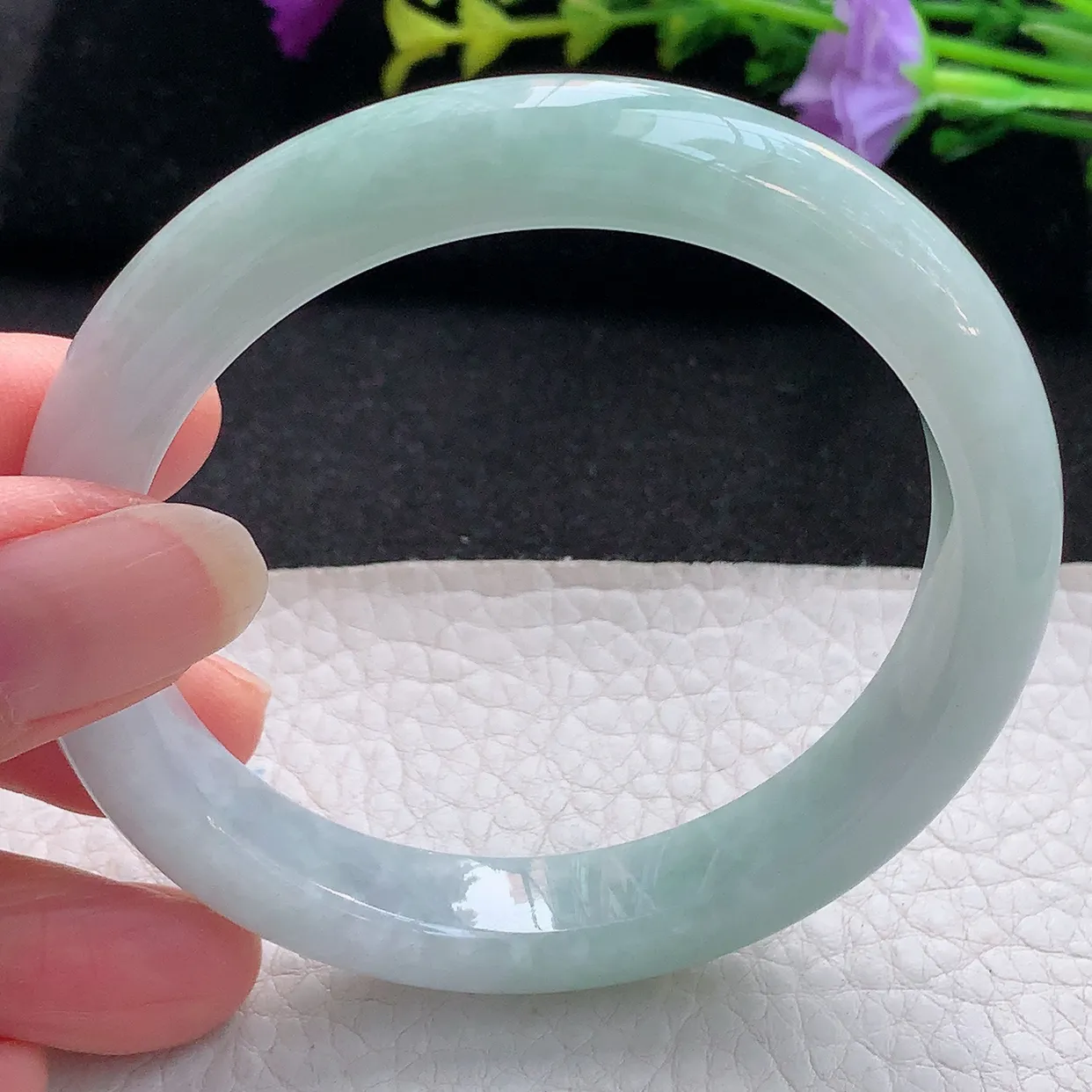 n实拍58*11*8.5平安镯 天然翡翠A货手镯浅绿宽边正圈玉镯子