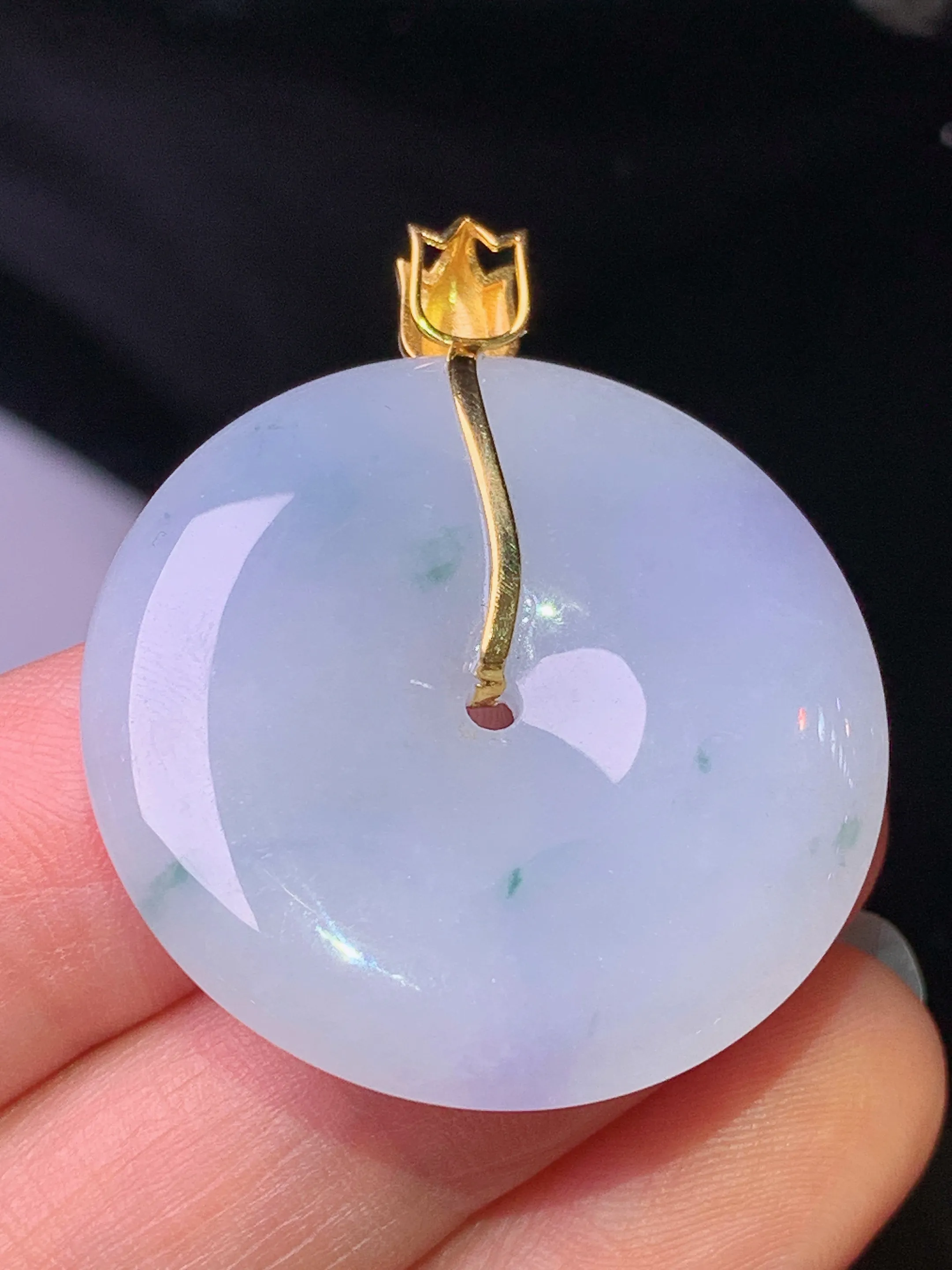 18k金镶嵌飘花平安扣吊坠 玉质细腻 色泽清新艳丽 整体尺寸37*30.6*5.5