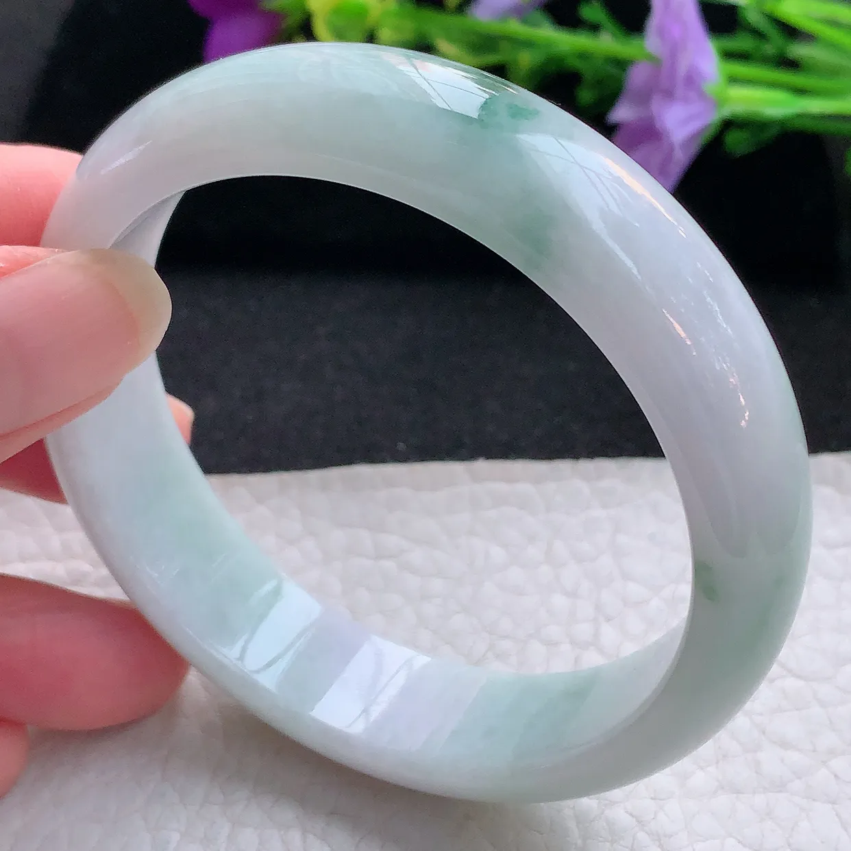 Ee大圈口59*12.8*7.3平安镯 天然翡翠A货手镯淡绿宽边正圈玉镯子