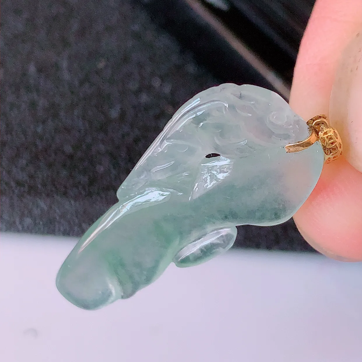 18K金镶嵌冰种翡翠招财蜥蜴吊坠，种老水足，雕工精湛 ，寓意美好，佩戴时尚出众！#1.26