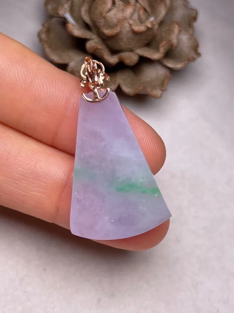 冰糯种紫罗兰无事牌吊坠、真金真钻镶嵌，种水好，玉质细腻 .裸石尺寸 28.5*19.5