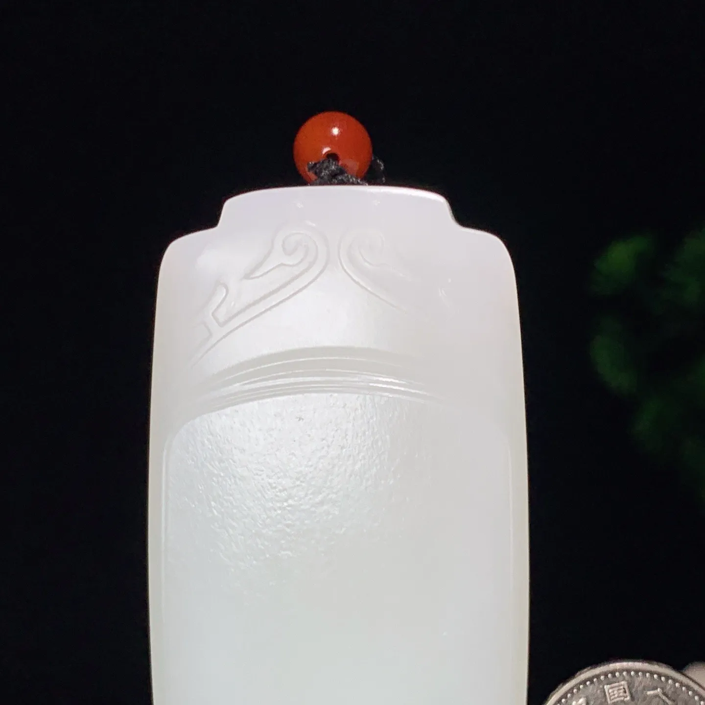 新疆和田玉白皮料籽料羊脂白玉平安无事牌子挂件。尺寸72/39/13重91克 玉质细腻油润。过灯无裂无杂无结构 手推出油。佩戴高端典雅。lt251225