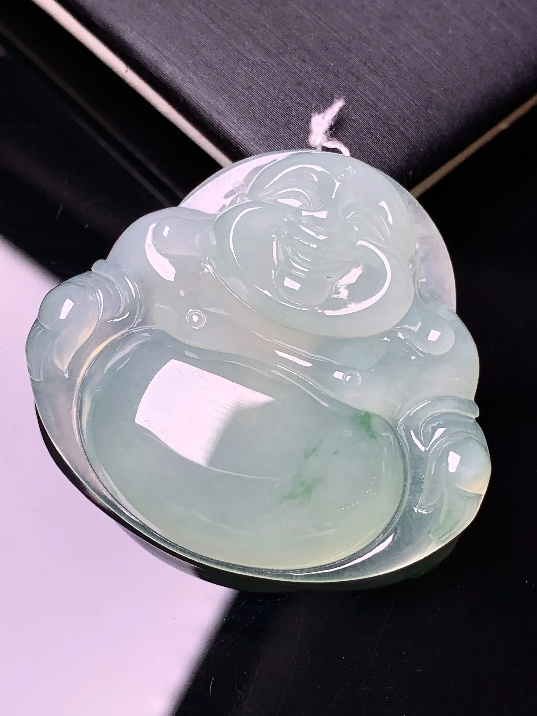 冰种飘绿佛公吊坠 玉质细腻 色泽清新艳丽 整体尺寸34.5*37.7*7