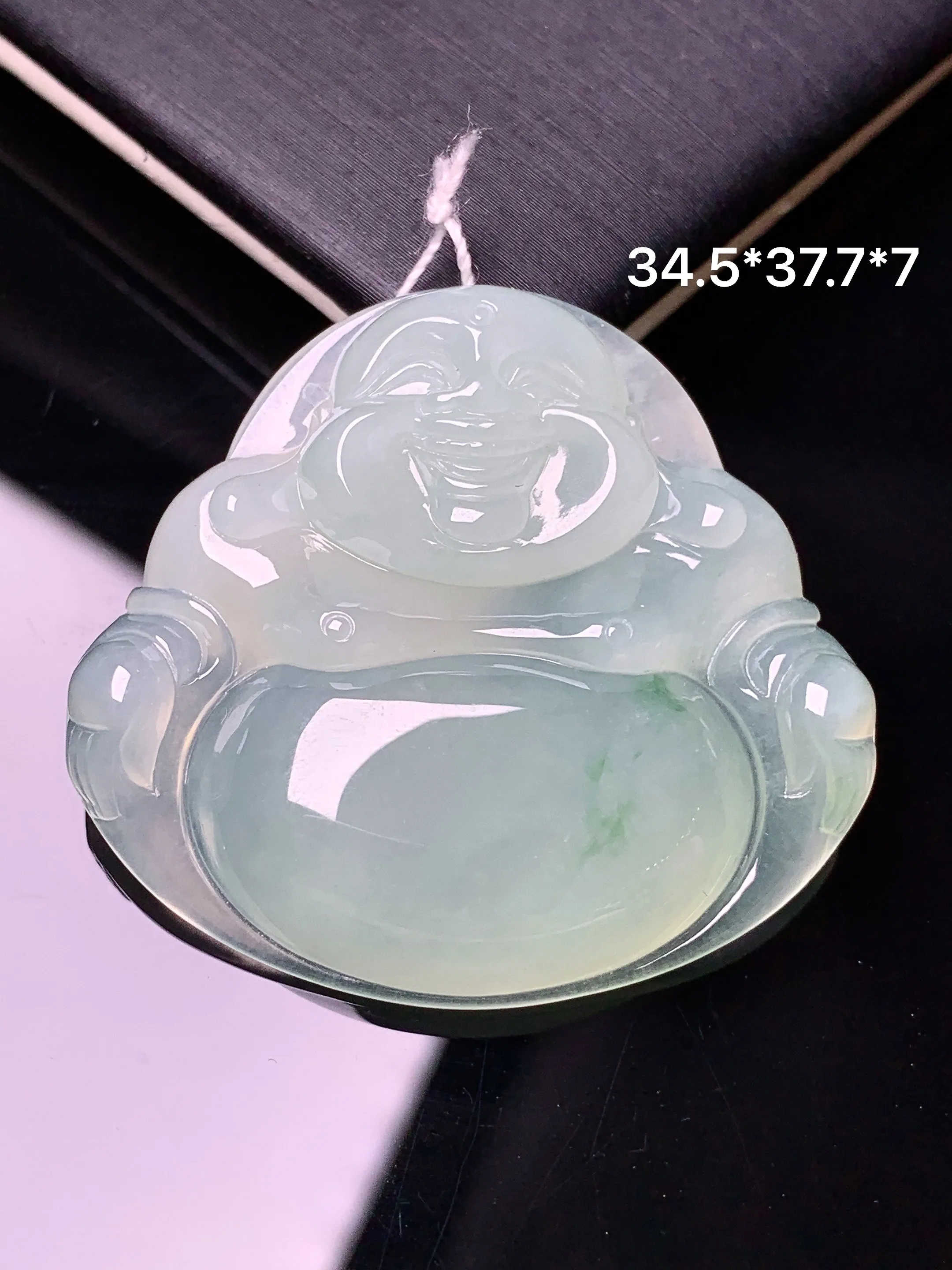 冰种飘绿佛公吊坠 玉质细腻 色泽清新艳丽 整体尺寸34.5*37.7*7