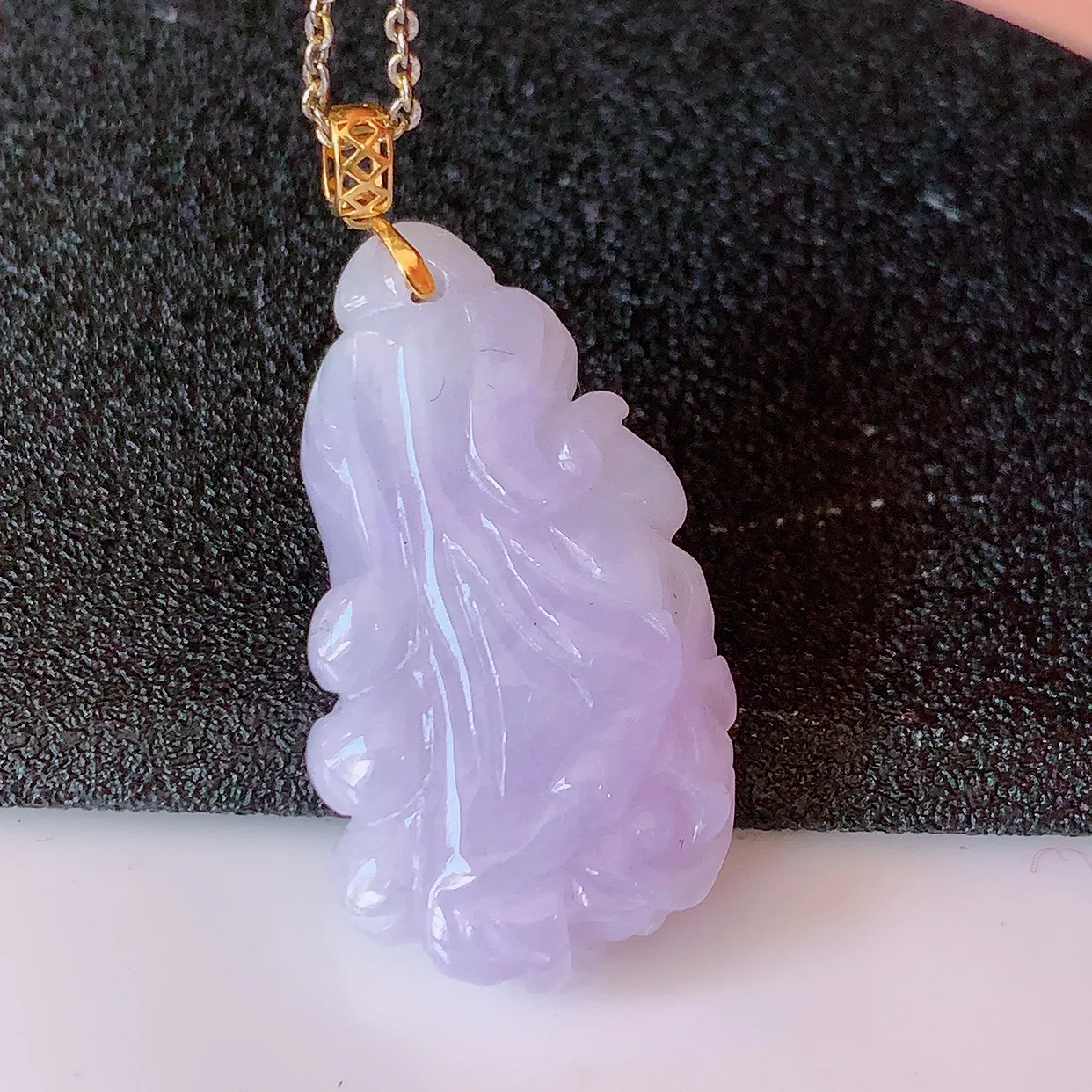 18K金镶嵌紫罗兰翡翠招百财白菜吊坠，百财聚来，财源滚滚，色泽鲜艳，精工水润的白菜，性价比高！#1.26