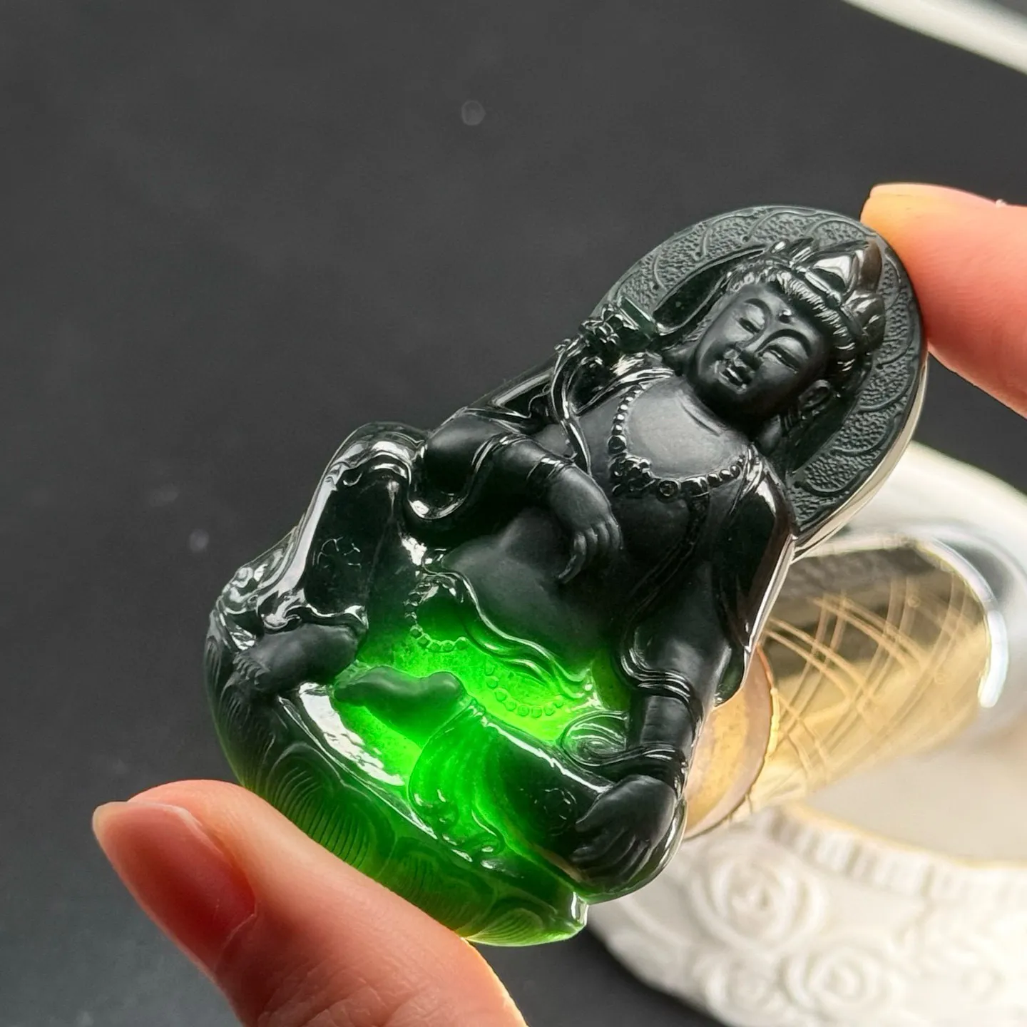 精品墨翠观音 种好色正 黑度足 打灯通透  尺寸60