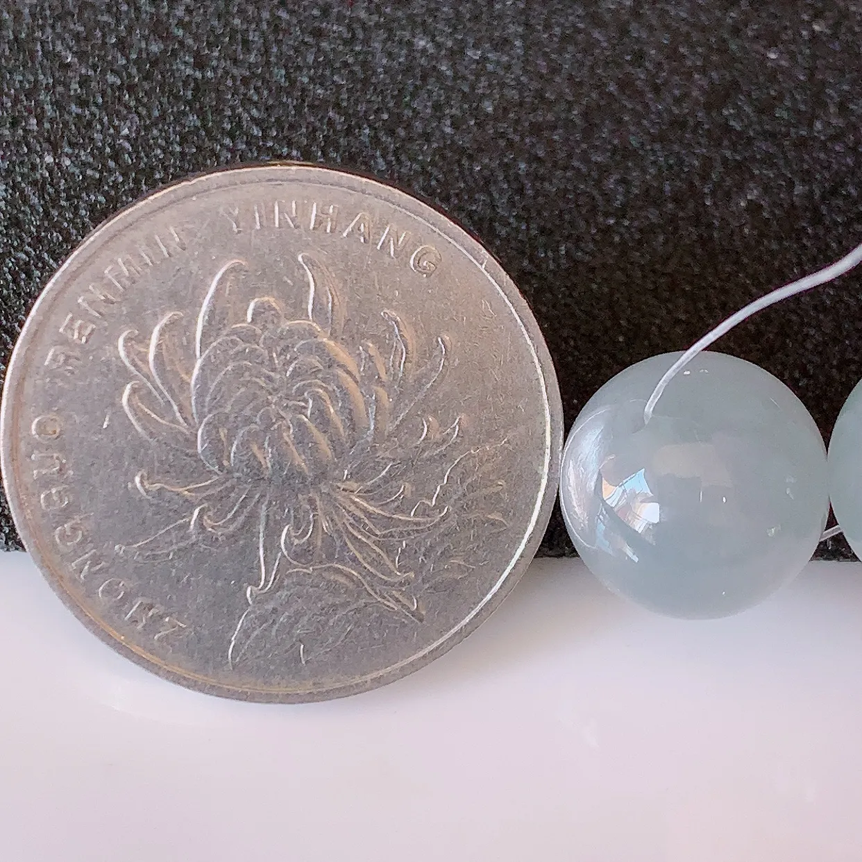 自然光实拍，冰种翡翠一对路路通、转运珠吊坠，寓意“时来运转，财源滚滚” 寓意佳，荧光灼灼，转运珠佩戴时尚优雅！#49.26尺寸11.8