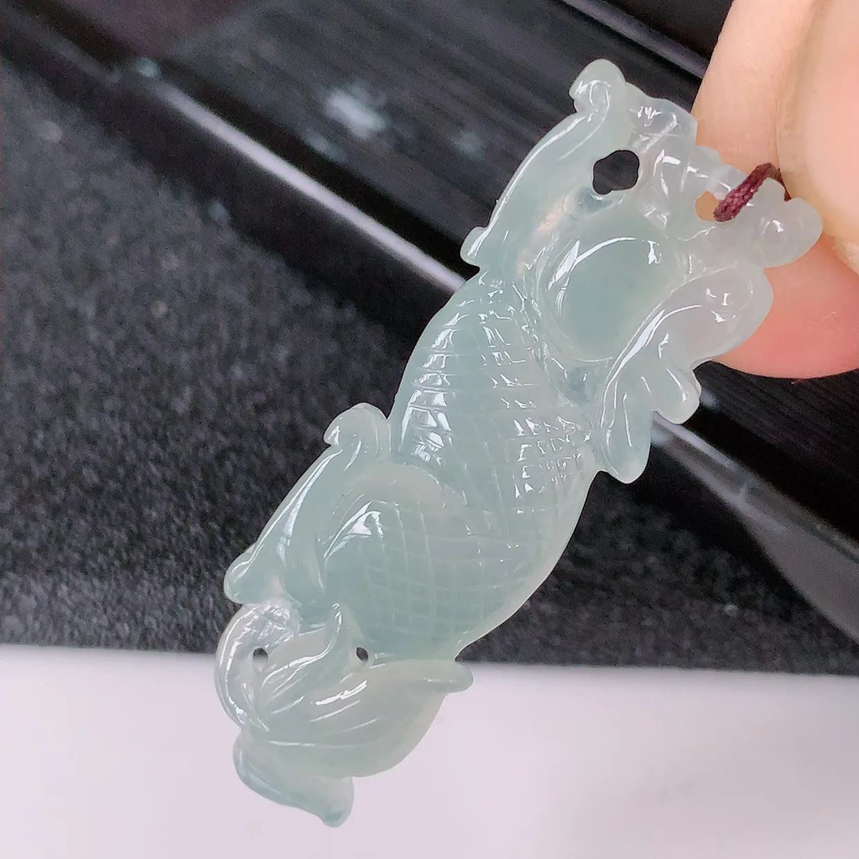 自然光实拍，冰种翡翠龙腾盛世、龙牌吊坠，种水好，雕工立体精致，佩戴霸气时尚！#57.24