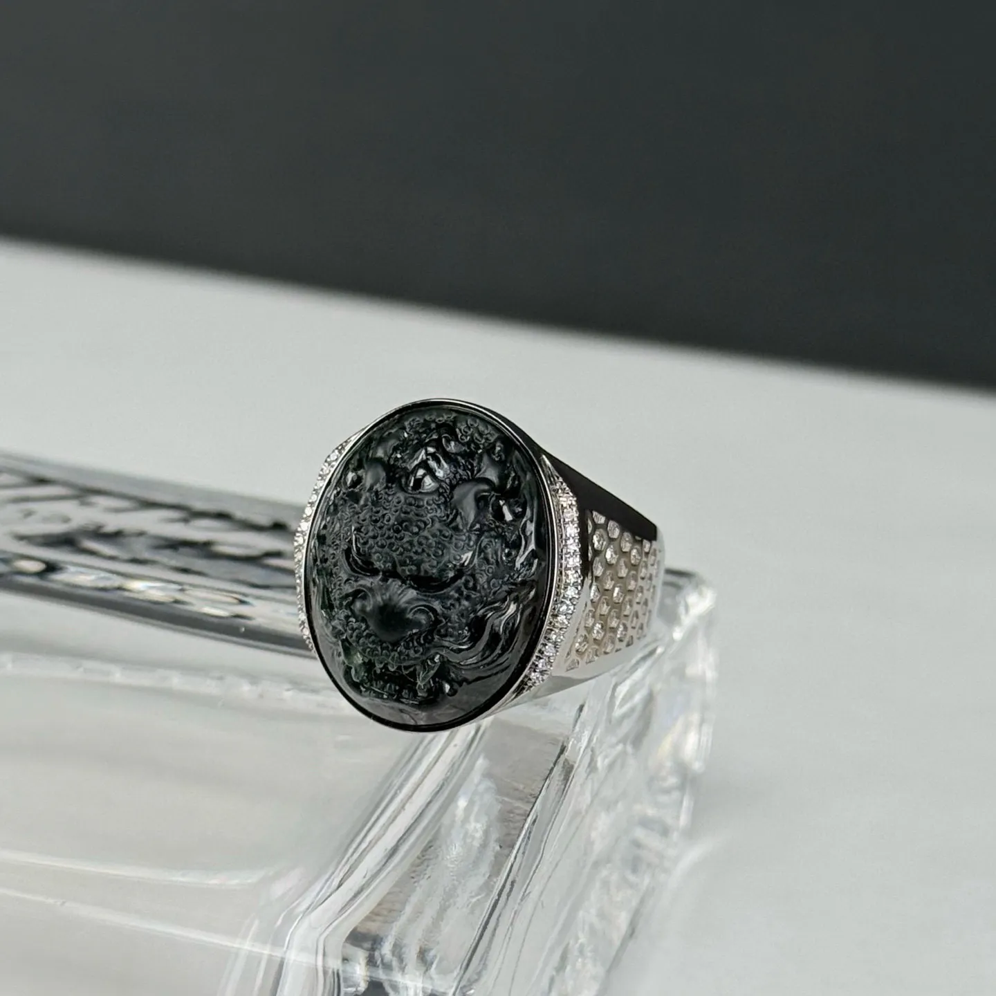 精品墨翠龙头戒面 种好色正 黑度极好 打灯通透 油性十足  尺寸20.3