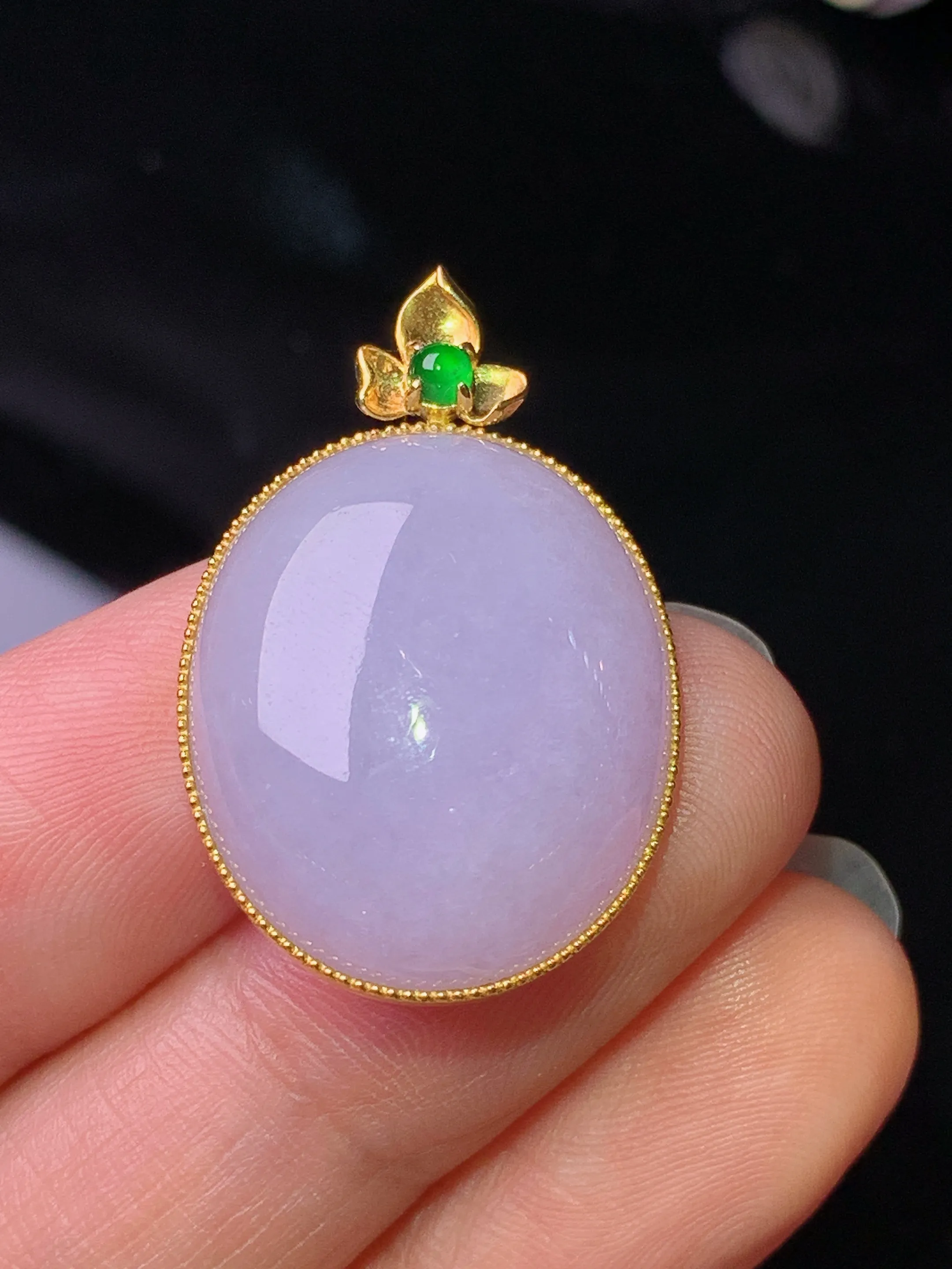 18k金镶嵌紫罗兰蛋面吊坠 玉质细腻 色泽清新艳丽 整体尺寸29*19*8.2