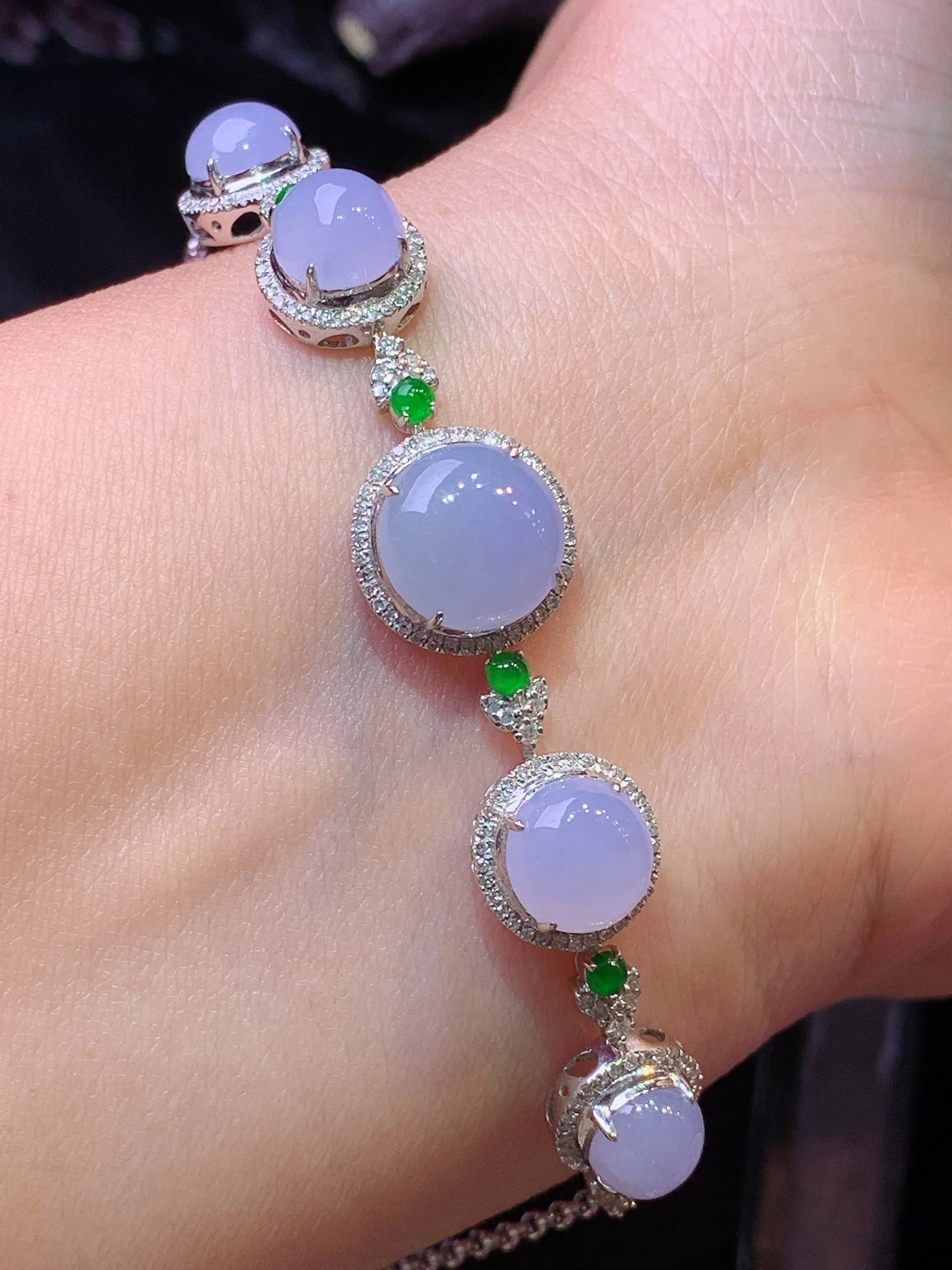 18k金钻镶嵌紫罗兰蛋面手链 玉质细腻 色泽清新艳丽 整体尺寸80.6*11.8*7.2