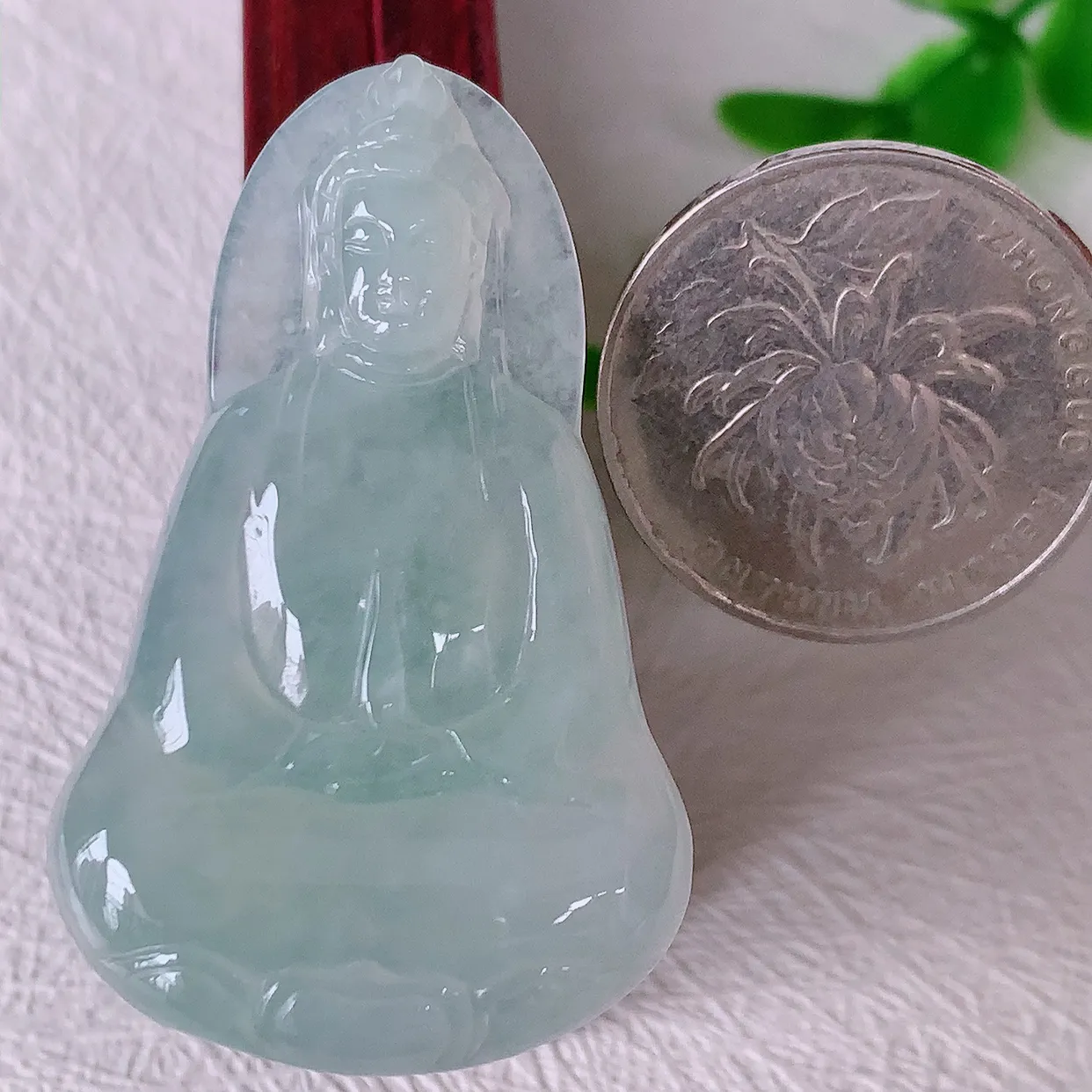 自然光实拍，冰种翡翠观音菩萨吊坠，净瓶观音，冰透亮泽，美观亮丽，观音面相端庄#46.24