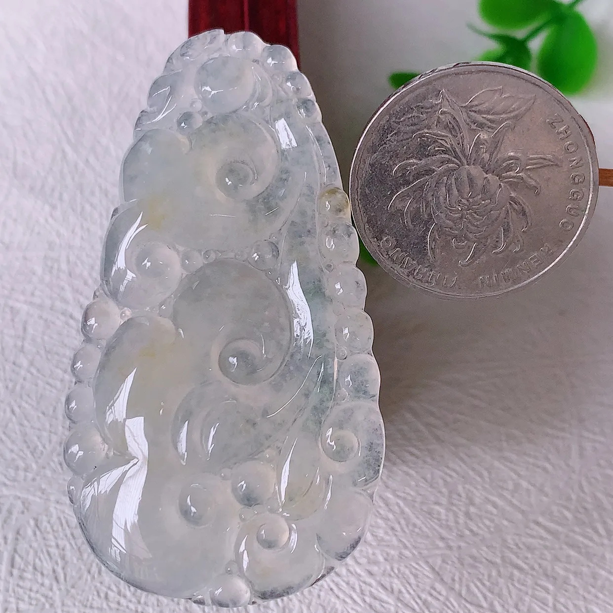 自然光实拍，冰种黄翡翡翠如意吊坠，上身效果非常美，饱满大气，工艺美，万事如意，如意一生，#46.24