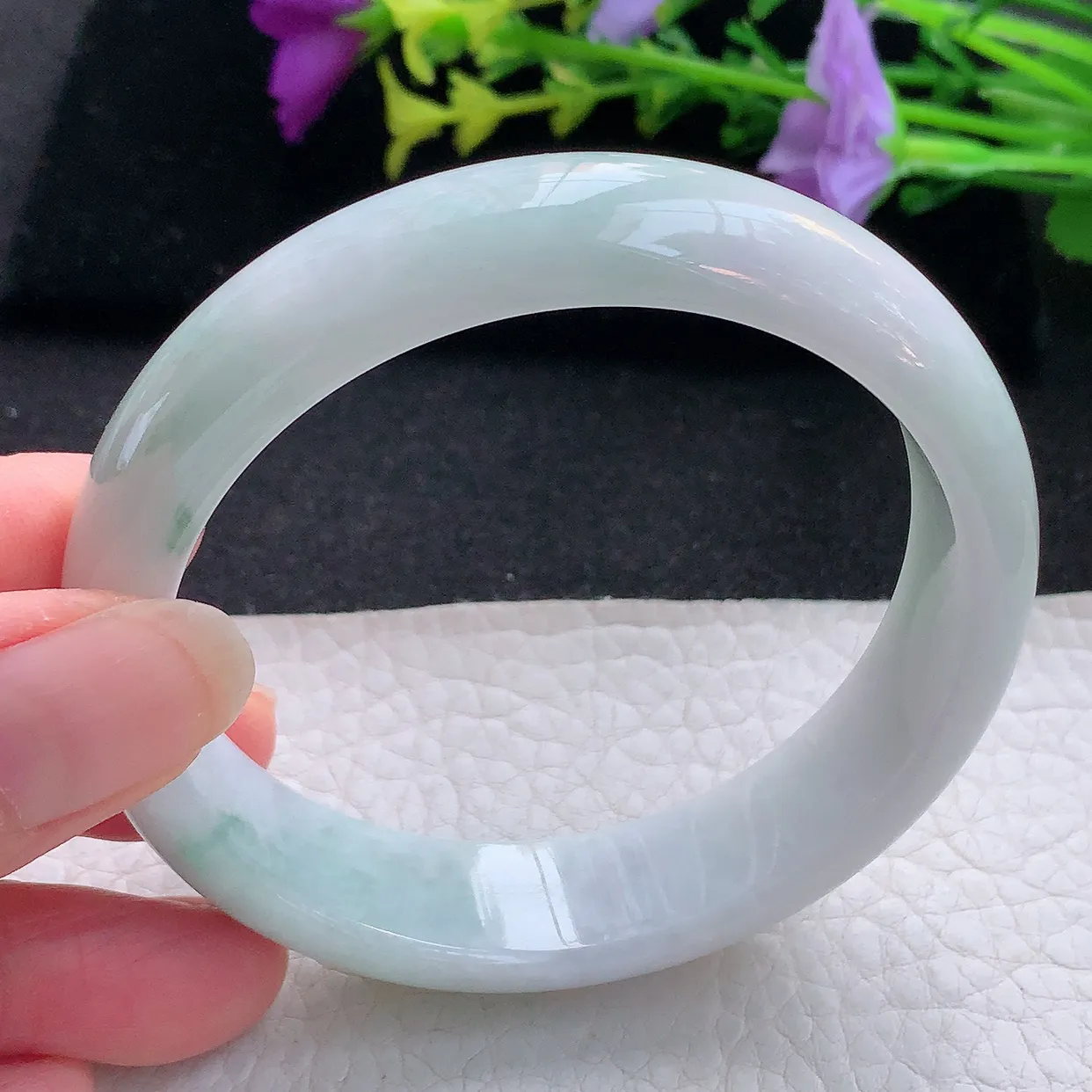 Ee大圈口59*12.8*7.3平安镯 天然翡翠A货手镯淡绿宽边正圈玉镯子