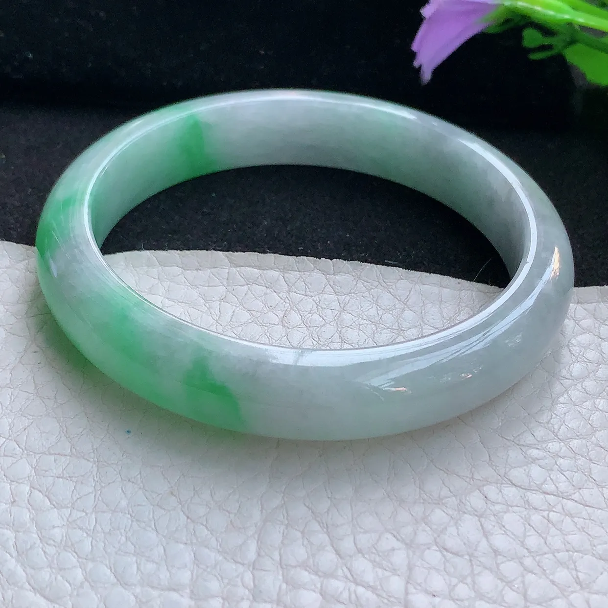 Jm实拍57.8*11.5*7.6平安镯 天然翡翠A货手镯淡绿宽边正圈玉镯子