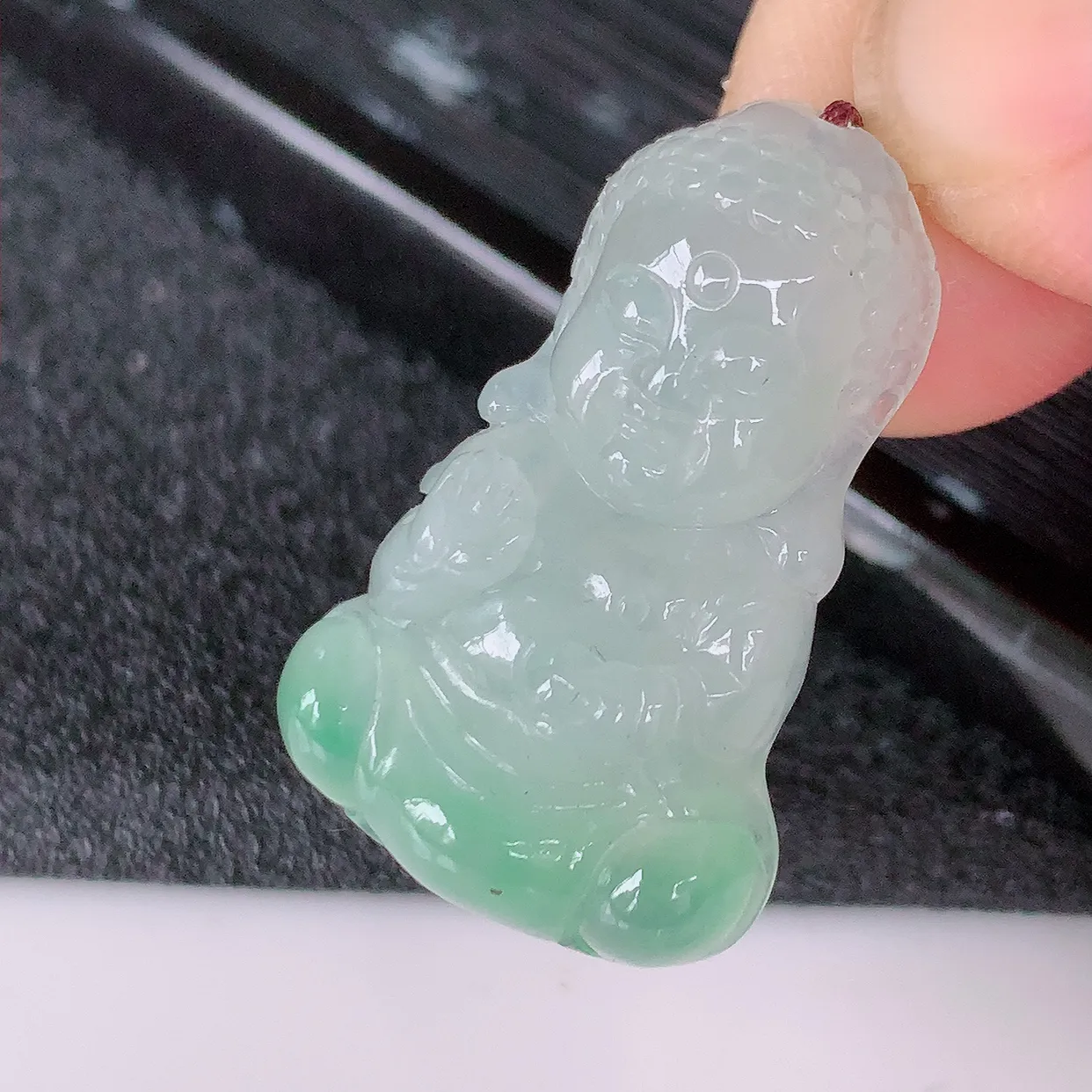 自然光实拍，冰种飘绿翡翠保平安宝宝佛吊坠，一生平安，玉质莹润，佩戴佳品，#57.24