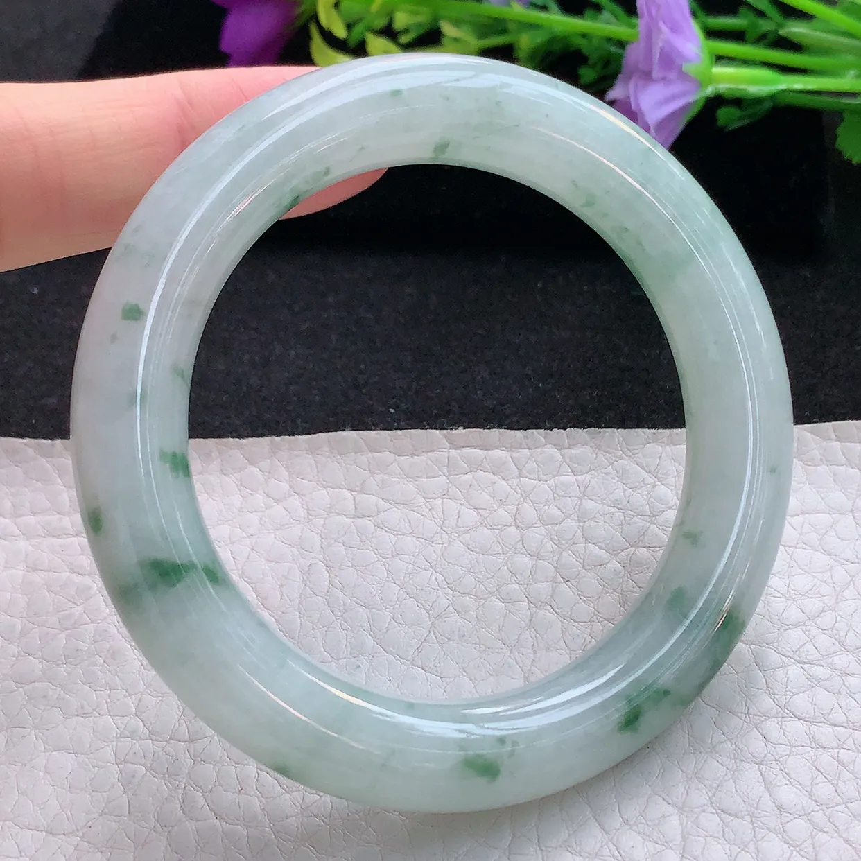 Ee大圈口54*10.8*11圆镯 天然翡翠A货手镯飘花圆条玉镯子，美人镯