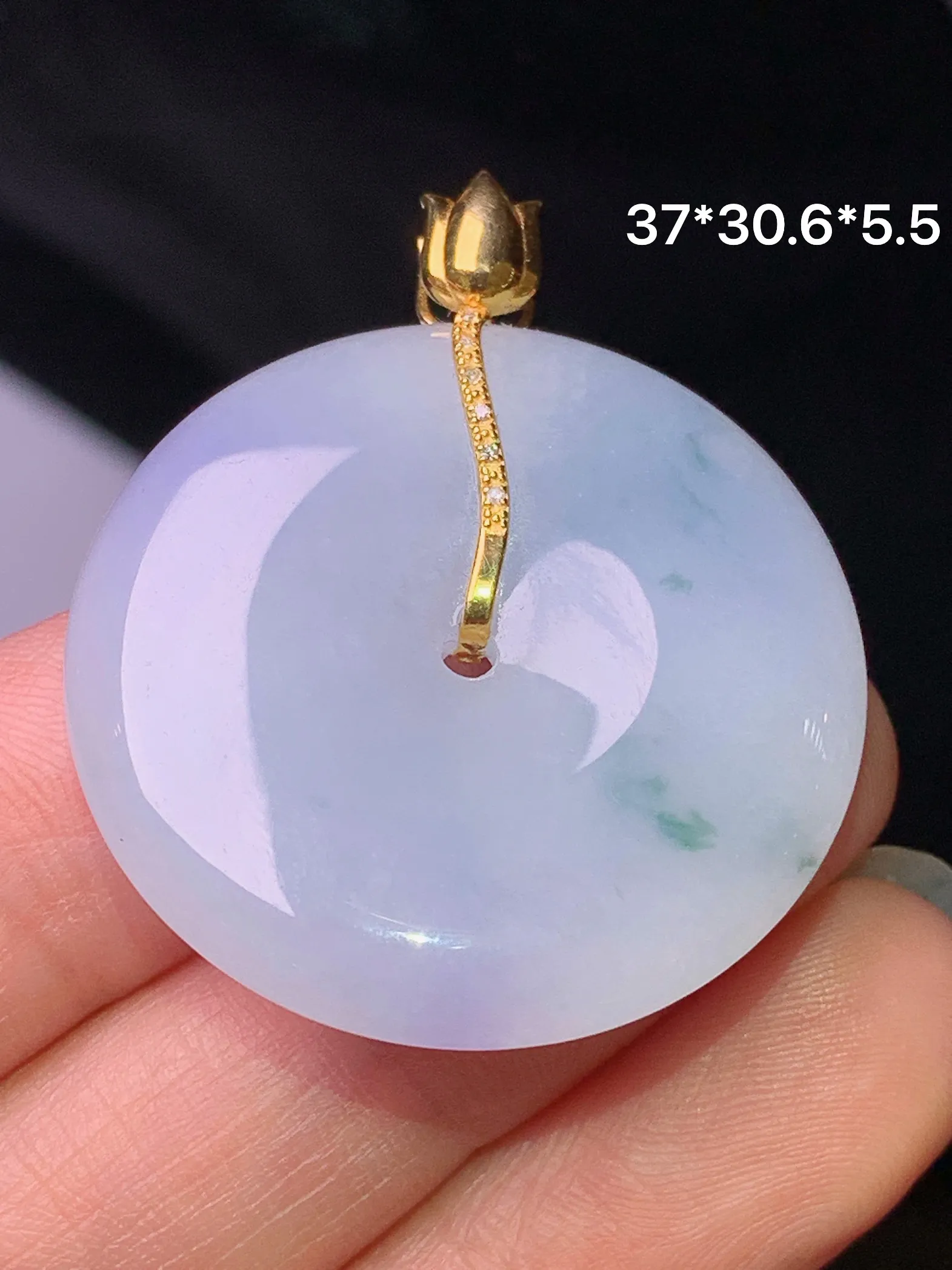 18k金镶嵌飘花平安扣吊坠 玉质细腻 色泽清新艳丽 整体尺寸37*30.6*5.5