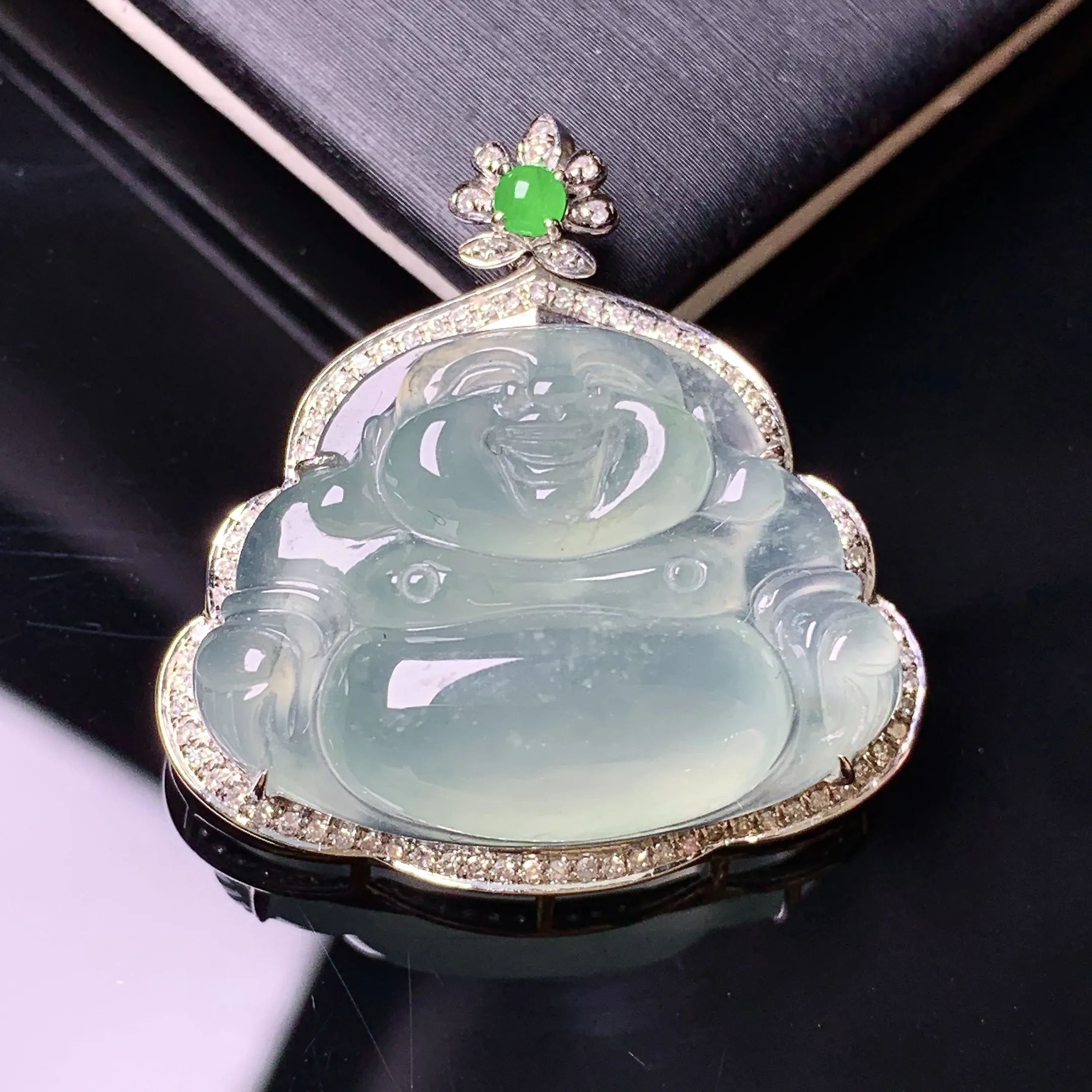 18k金钻镶嵌冰种佛公吊坠 玉质细腻 色泽清新艳丽 整体尺寸28.6*27.8*8.6