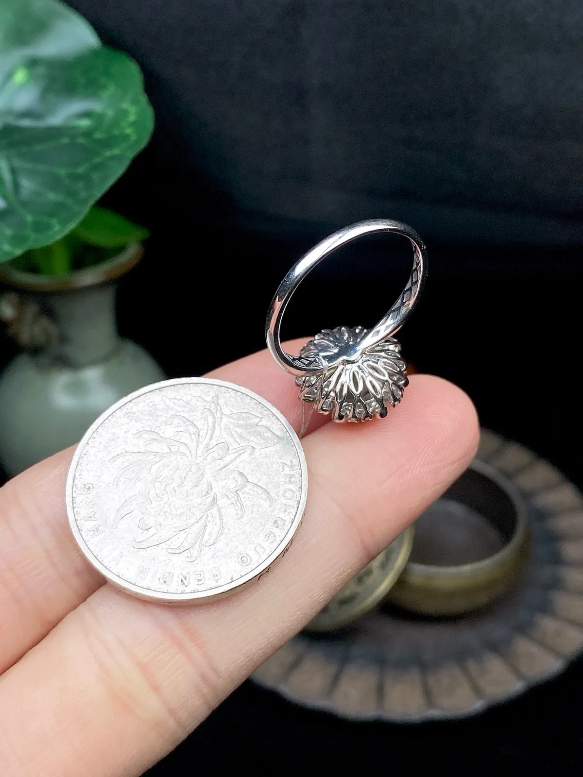 【冰种黄蛋戒指】种水上乘，晶莹剔透，纯净通透，18k金钻精美镶嵌，裸石尺寸11*10.8*4.8毫米，圈口可改