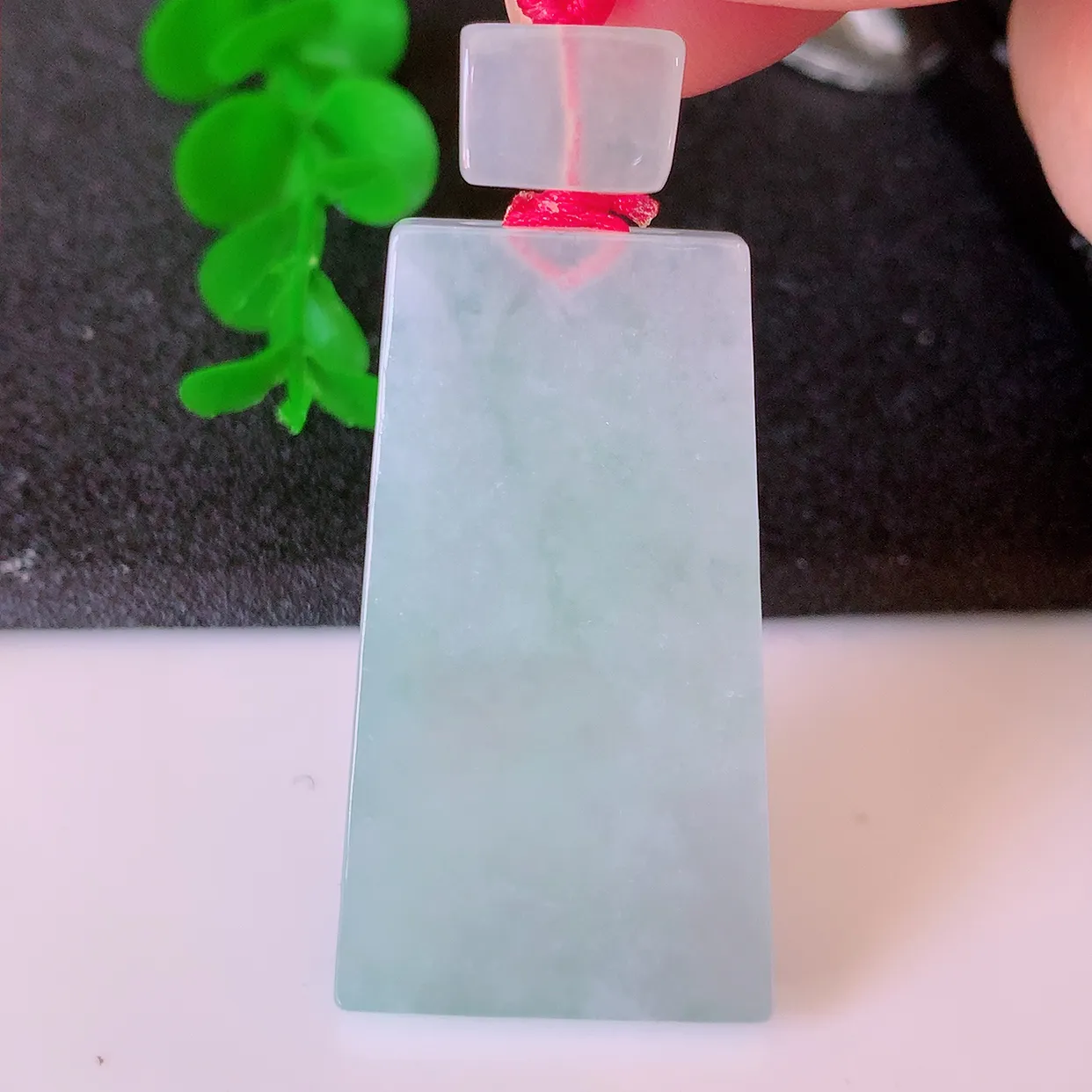 自然光实拍，冰润翡翠平安无事牌吊坠，平平安安，无事牌翠色灵动，佩戴平安时尚！#02.26