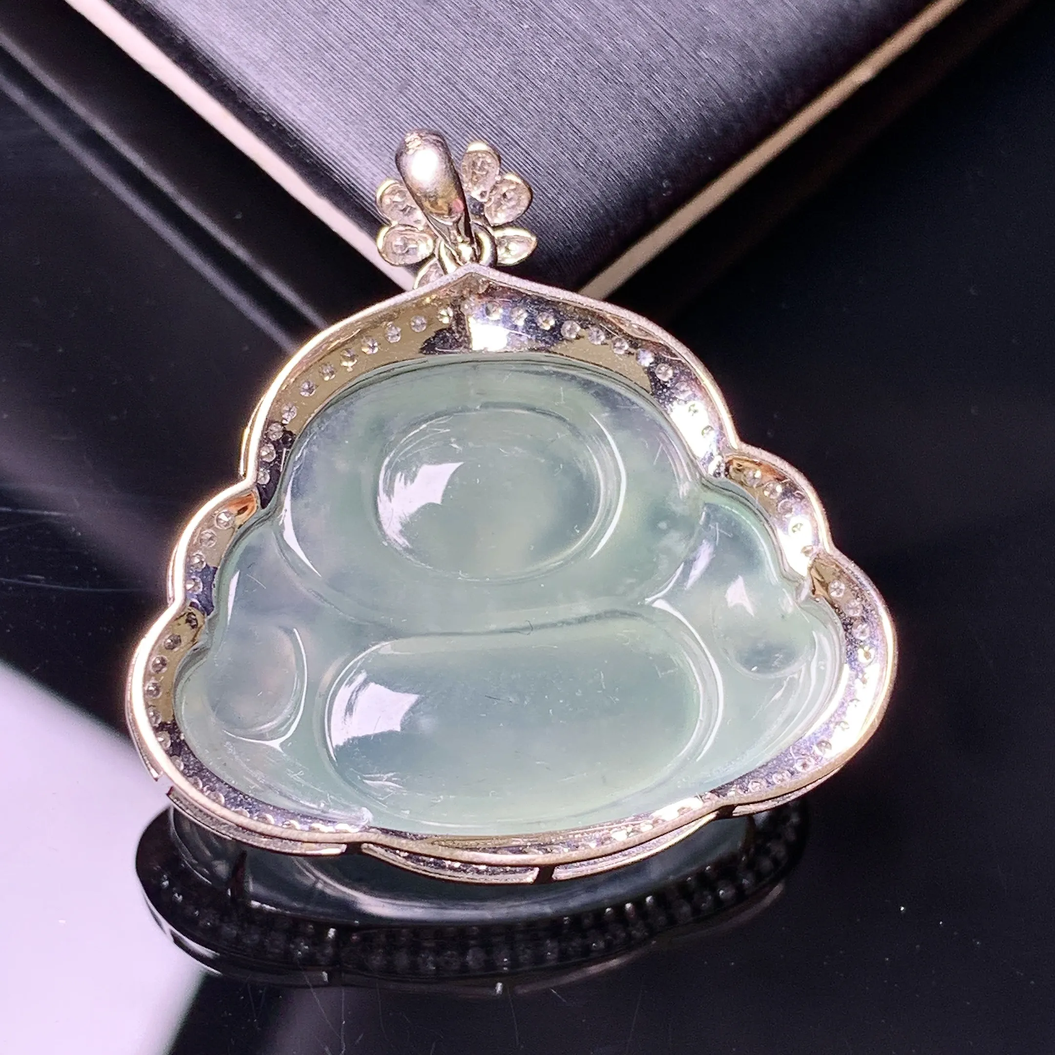 18k金钻镶嵌冰种佛公吊坠 玉质细腻 色泽清新艳丽 整体尺寸28.6*27.8*8.6