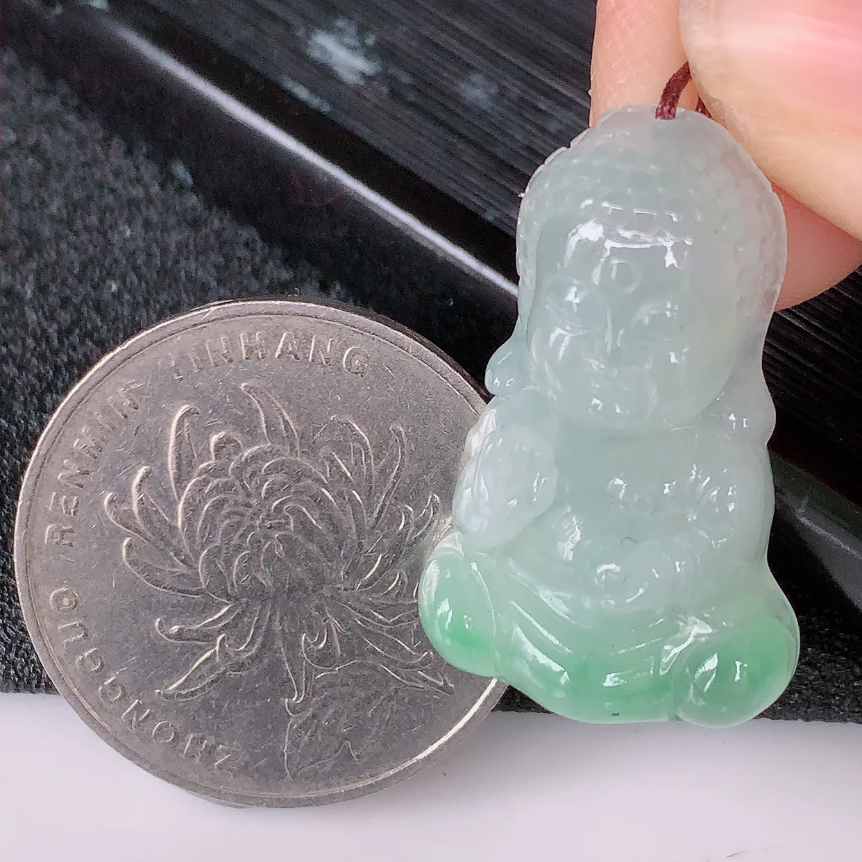 自然光实拍，冰种飘绿翡翠保平安宝宝佛吊坠，一生平安，玉质莹润，佩戴佳品，#57.24