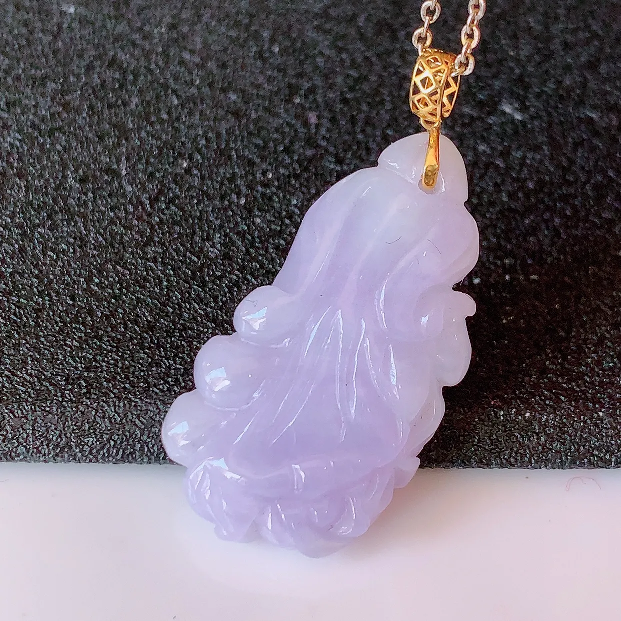 18K金镶嵌紫罗兰翡翠招百财白菜吊坠，百财聚来，财源滚滚，色泽鲜艳，精工水润的白菜，性价比高！#1.26