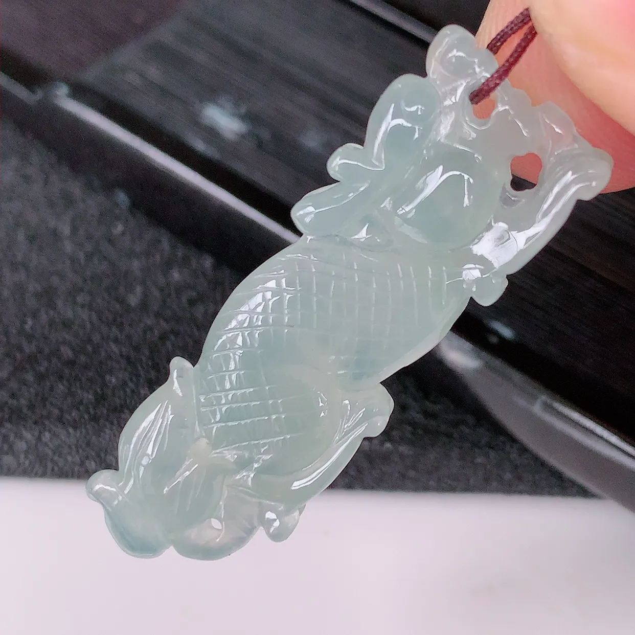 自然光实拍，冰种翡翠龙腾盛世、龙牌吊坠，种水好，雕工立体精致，佩戴霸气时尚！#57.24