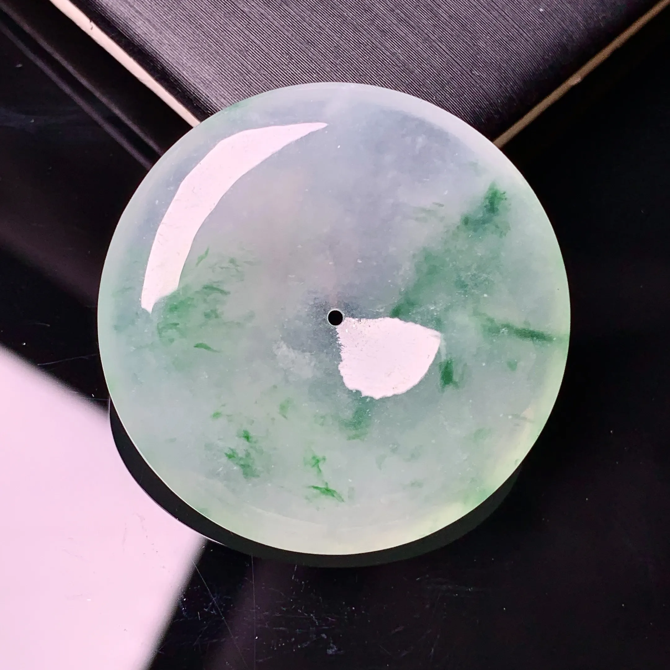 冰种飘绿平安扣吊坠 玉质细腻 色泽清新艳丽 整体尺寸29.5*5.3