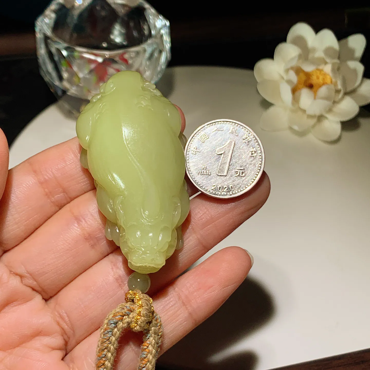 新疆和田玉黄口料招财进宝貔貅挂件。尺寸55/30/19重46.8克 玉质细腻油润。手推出油。佩戴高端典雅。lt251225