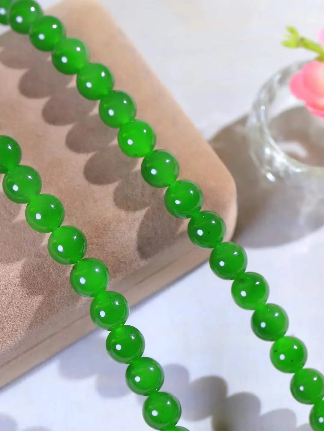 【珠圆玉润.项链】

精品和田玉碧玉珠圆玉润项链 玉质细腻油润 饱满光滑 质朴无华，悠远简单，人心境界远，百世修炼深，心灵常驻善意持，觉悟人生百世修。重73.2克 尺寸取一10mm  FDL-221202622