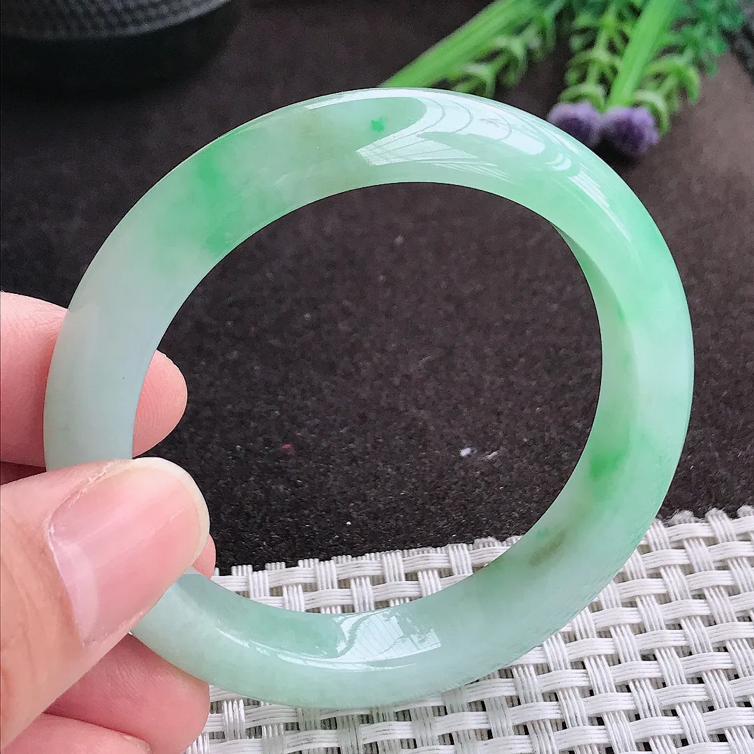 实拍A货翡翠53/11.5/8.2老坑冰胶水灵飘阳绿手镯宽边玉镯手环